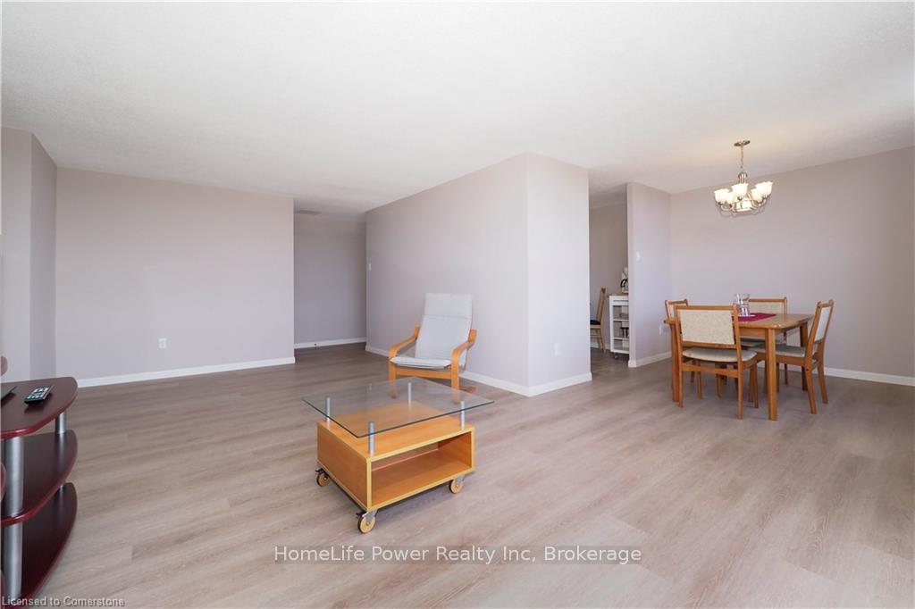 Photo 15 of Unit 910, 55 Green Valley Drive, Kitchener — HOMEH