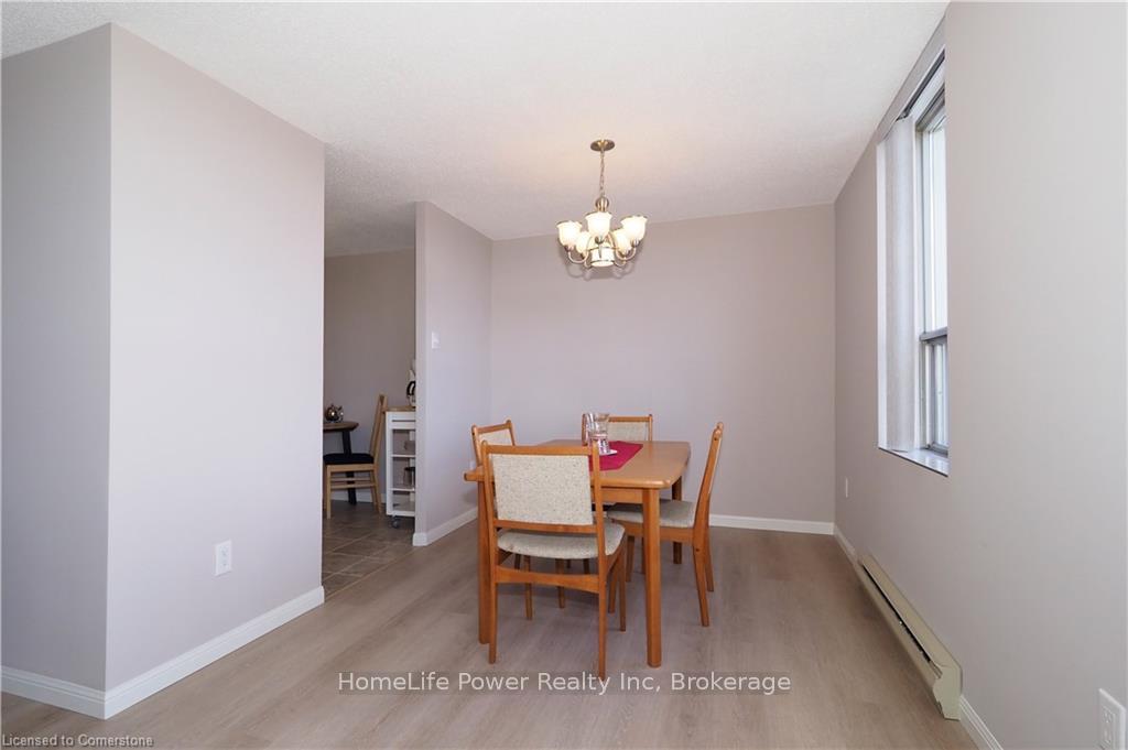 Photo 16 of Unit 910, 55 Green Valley Drive, Kitchener — HOMEH