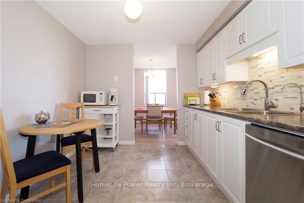 Photo 18 of Unit 910, 55 Green Valley Drive, Kitchener — HOMEH