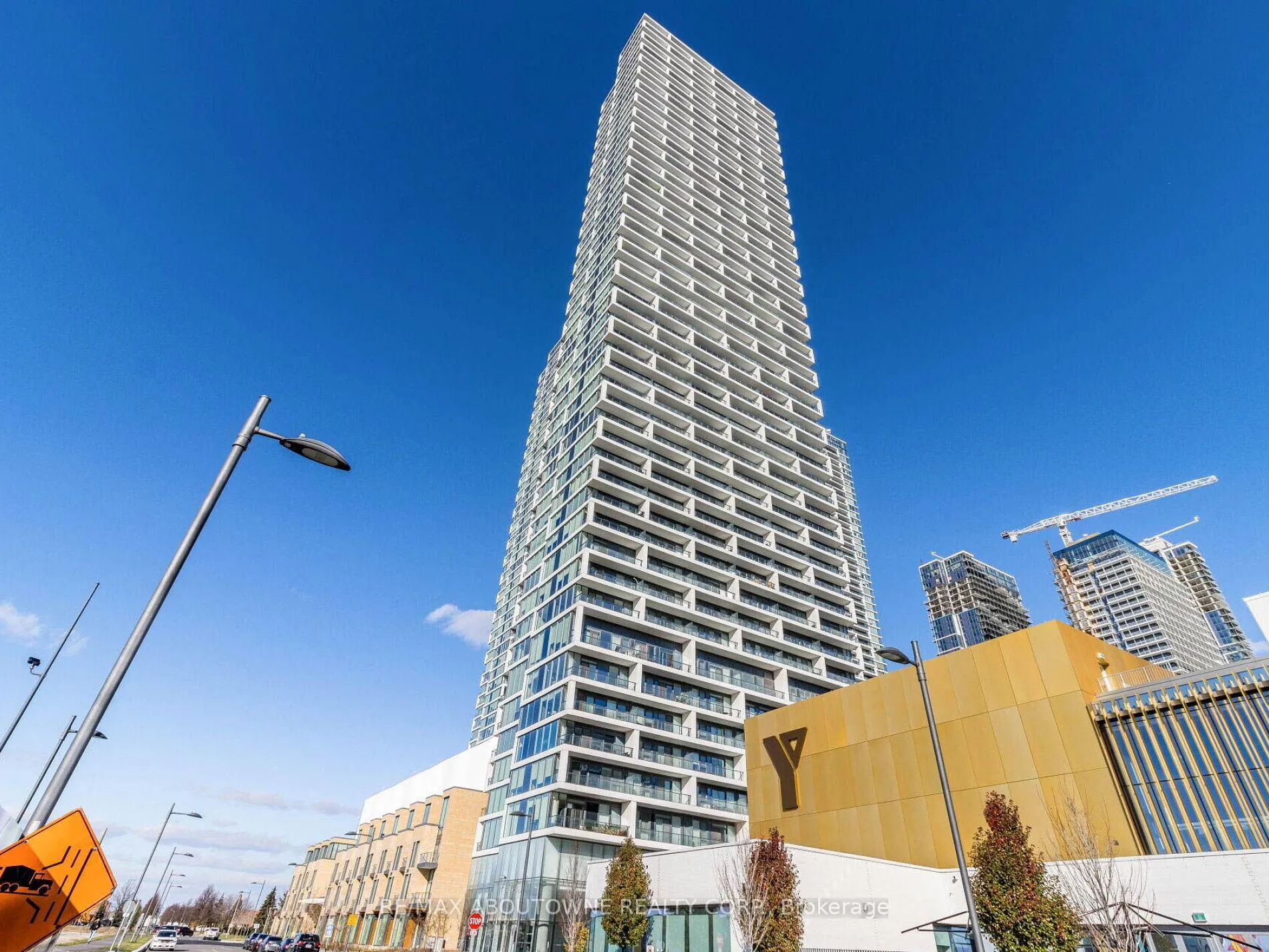 Front of Unit 5910, 5 Buttermill Avenue