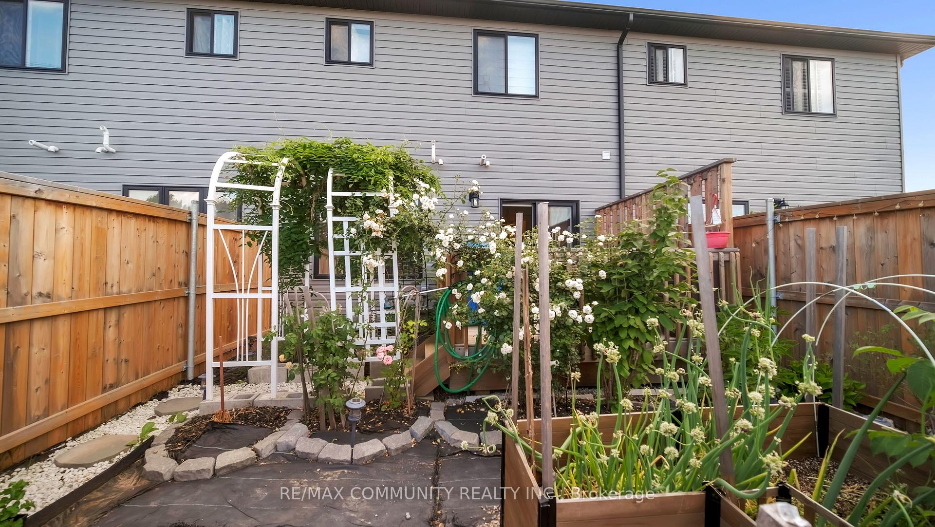 Photo 26 of 5 Primrose Crescent, Belleville, Thurlow Ward — HOMEH