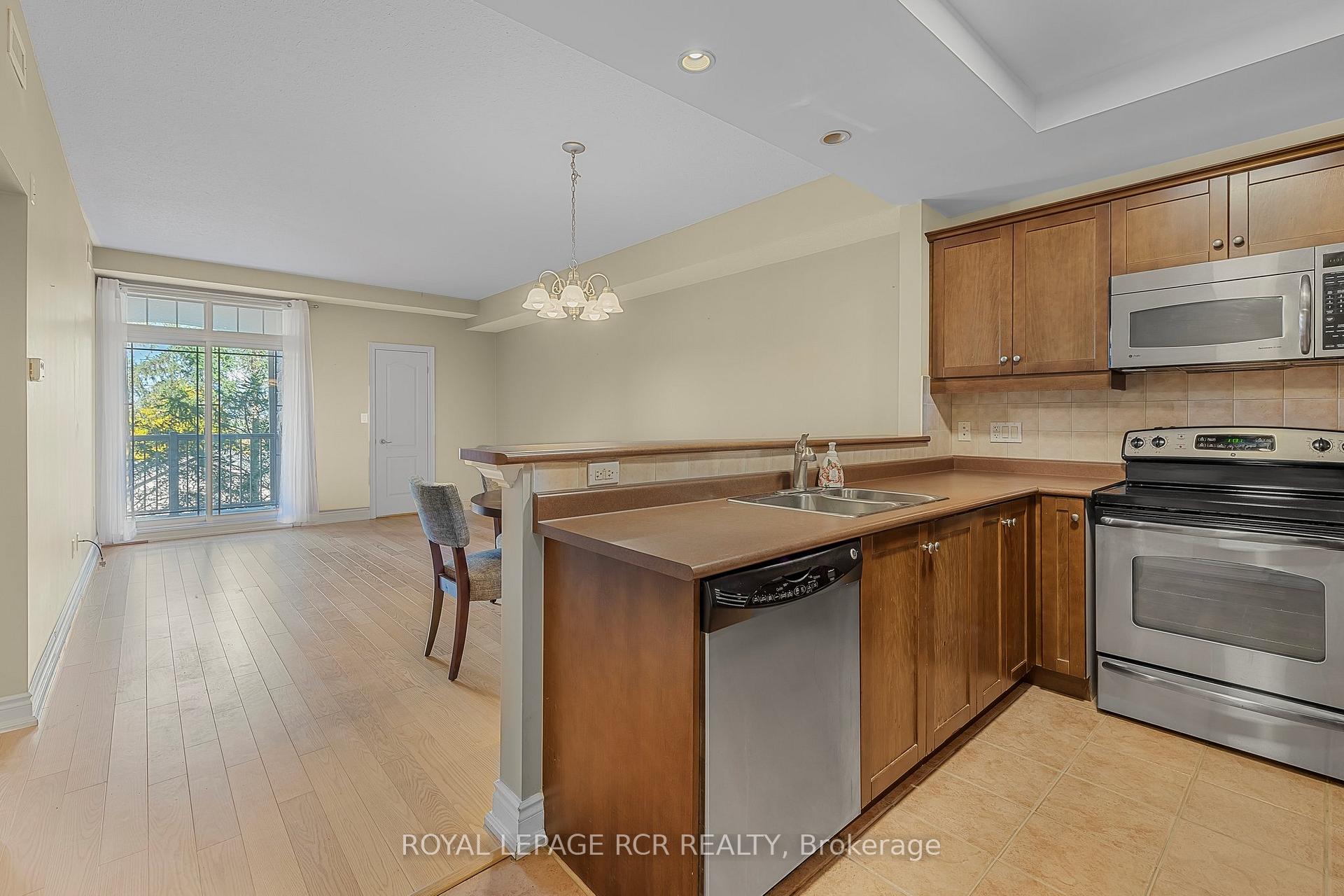 Photo 5 of Unit 207, 78 Sunset Boulevard, New Tecumseth, Alliston — HOMEH
