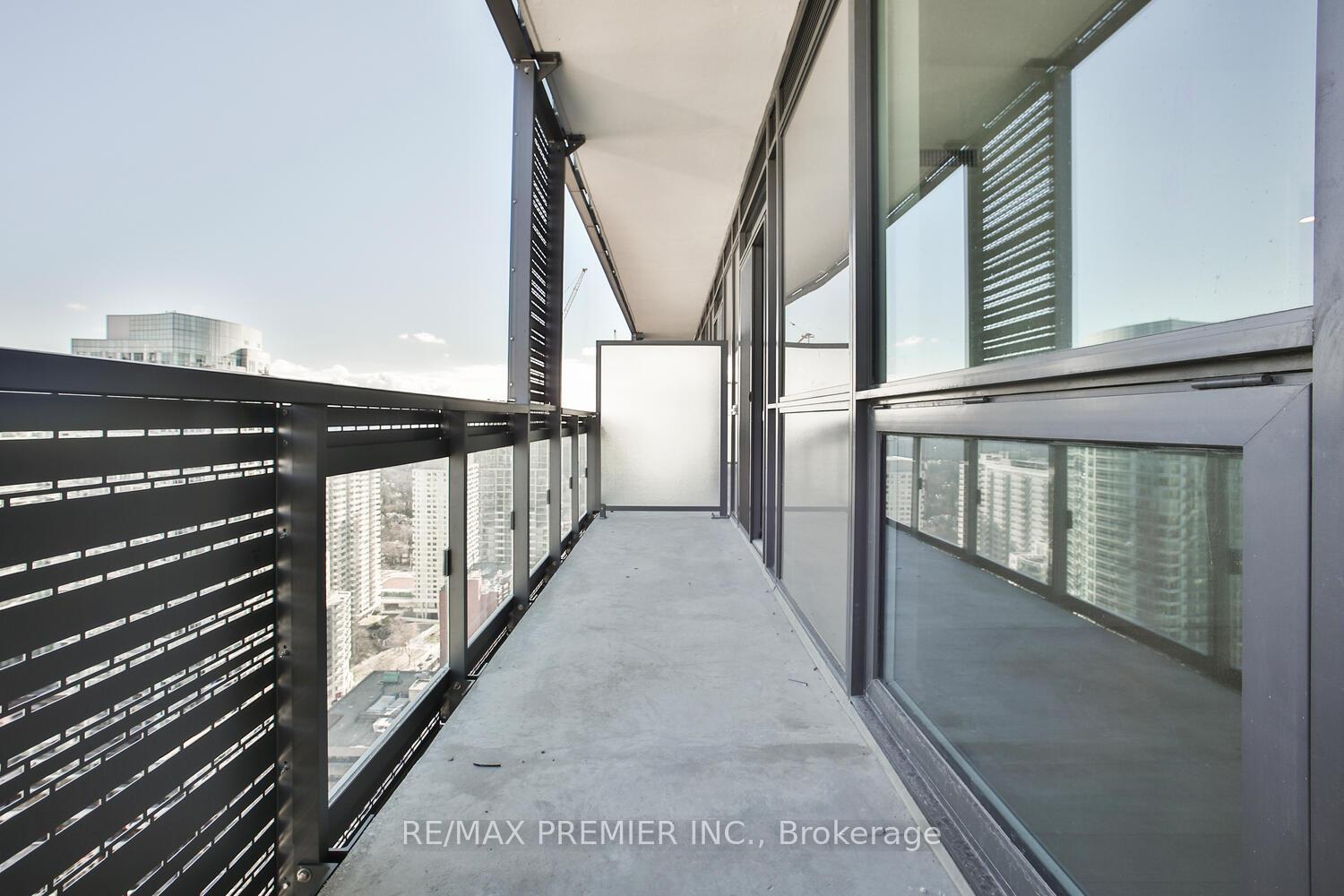 Photo 4 of Unit 3010, 39 Roehampton Avenue, Toronto, Mount Pleasant West — HOMEH