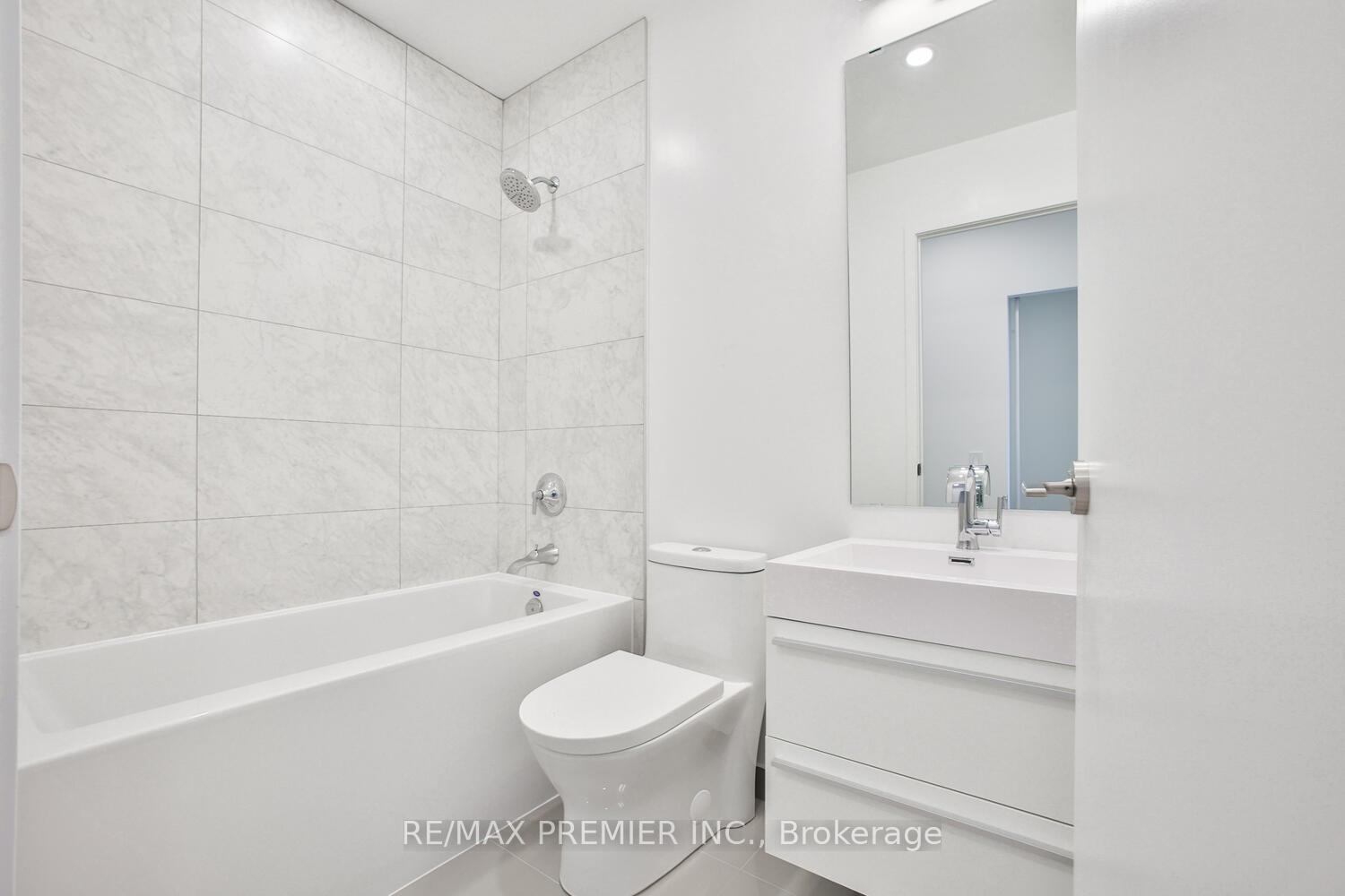 Photo 5 of Unit 3010, 39 Roehampton Avenue, Toronto, Mount Pleasant West — HOMEH