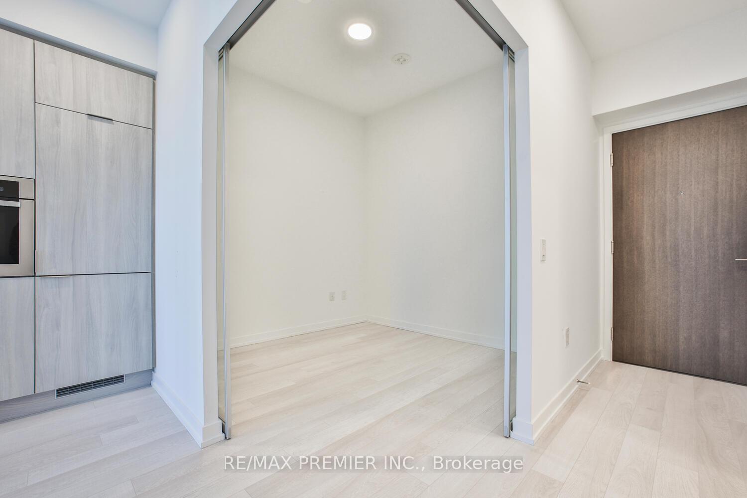 Photo 6 of Unit 3010, 39 Roehampton Avenue, Toronto, Mount Pleasant West — HOMEH