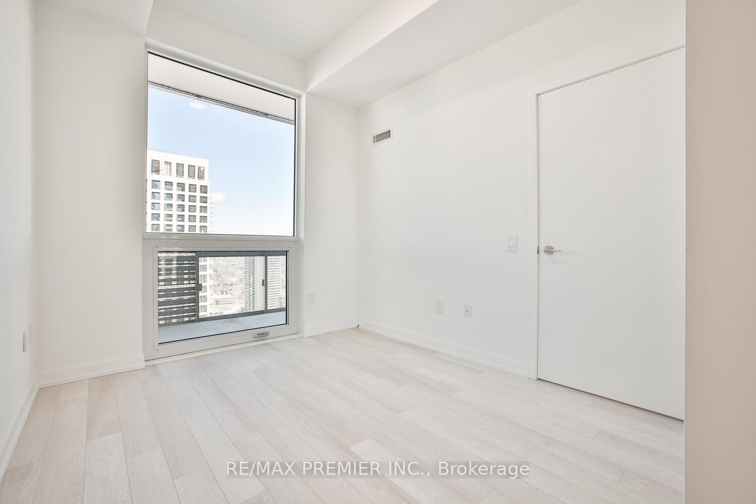Photo 8 of Unit 3010, 39 Roehampton Avenue, Toronto, Mount Pleasant West — HOMEH