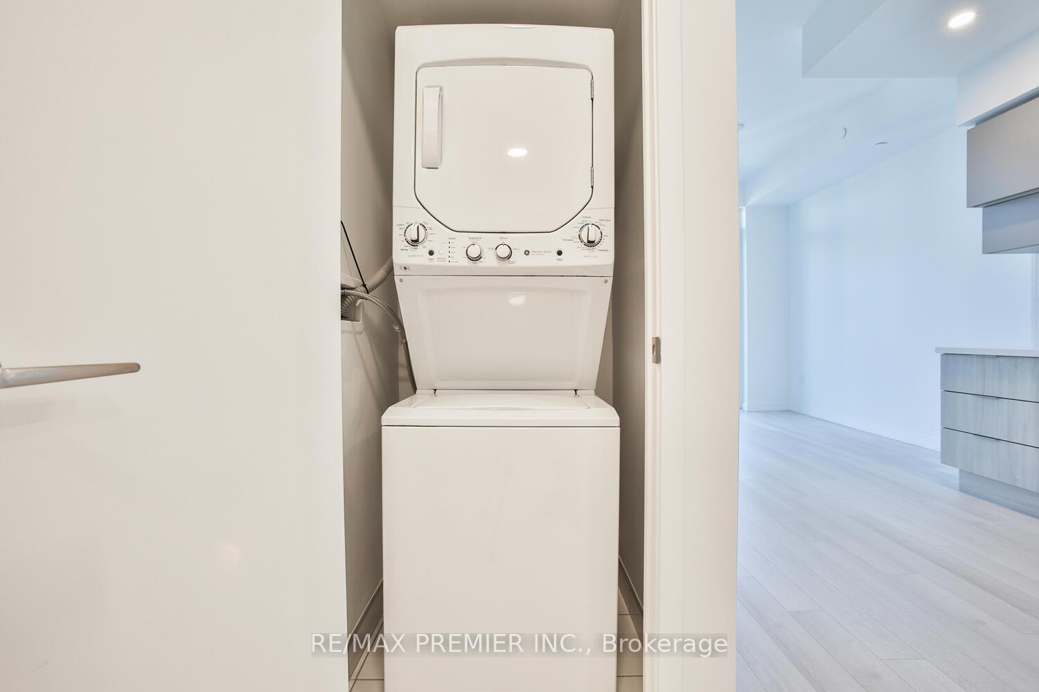 Photo 9 of Unit 3010, 39 Roehampton Avenue, Toronto, Mount Pleasant West — HOMEH
