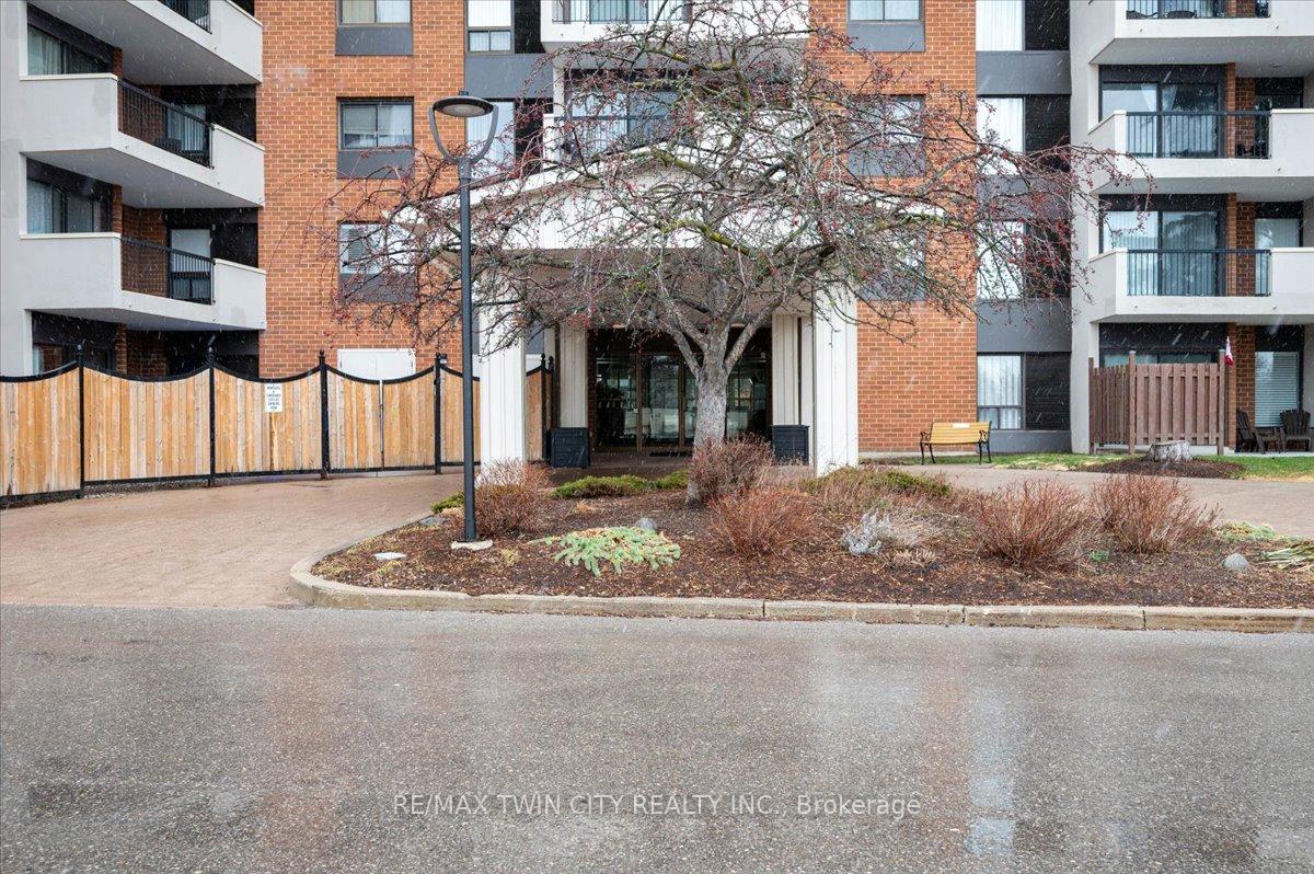 Photo 3 of Unit 809, 260 Sheldon Avenue N, Kitchener, Eastwood — HOMEH
