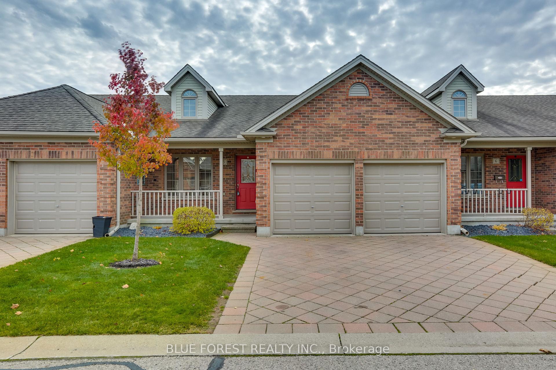 Front of Unit 5, 5 Foxhollow Drive