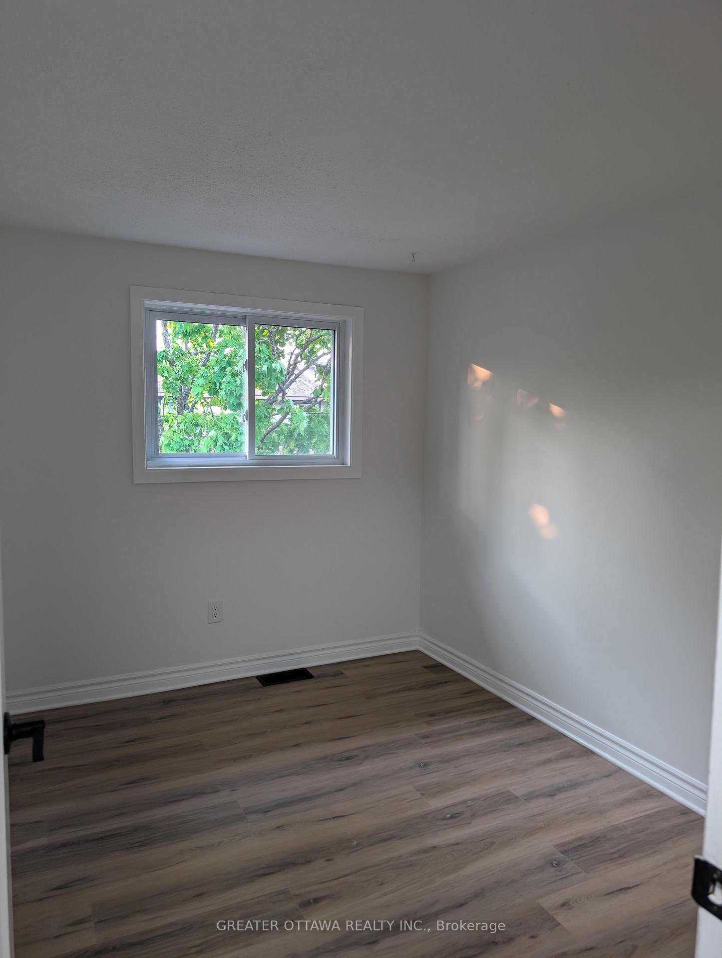 Photo 20 of 76 Clarkson Crescent W, Ottawa, Kanata - Katimavik — HOMEH