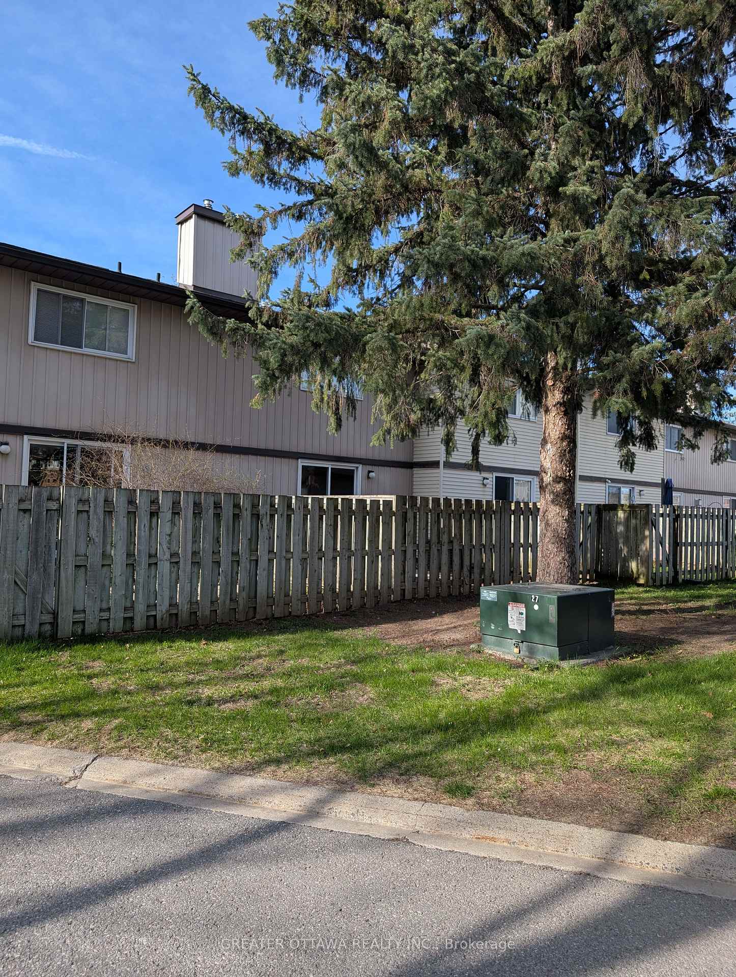 Photo 29 of 76 Clarkson Crescent W, Ottawa, Kanata - Katimavik — HOMEH