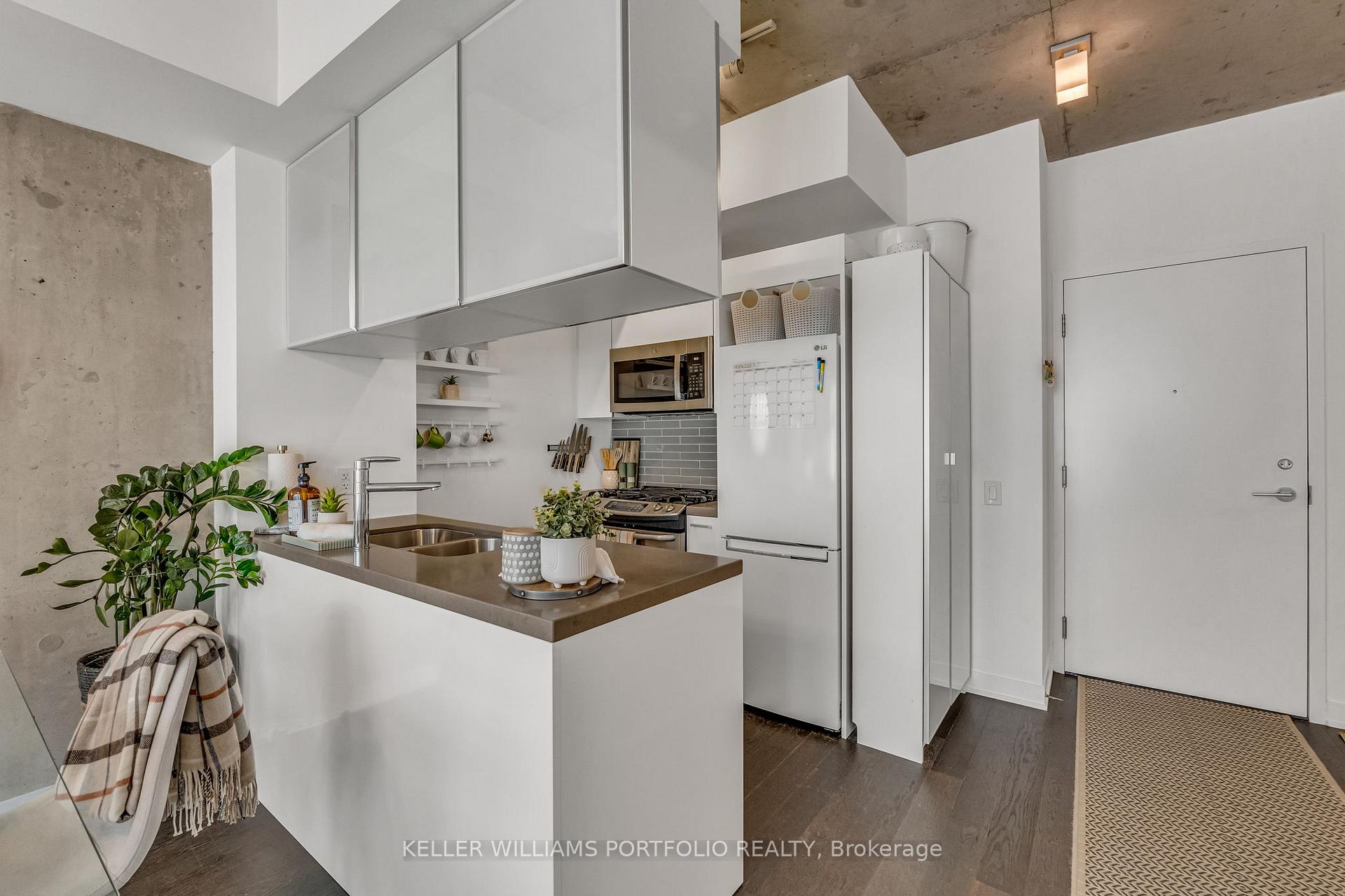 Photo 5 of Unit 706, 1201 Dundas Street E, Toronto, South Riverdale — HOMEH
