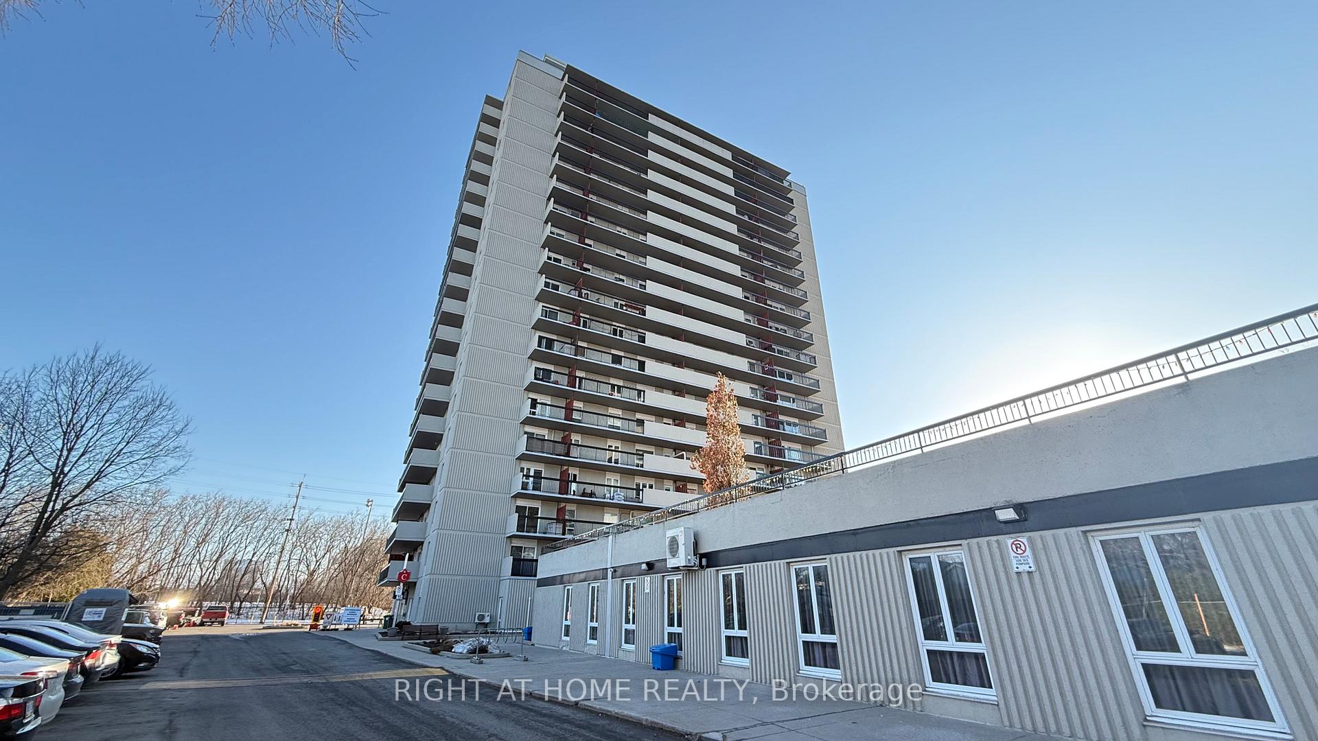 Front of Unit 1708, 158 C Mcarthur Avenue