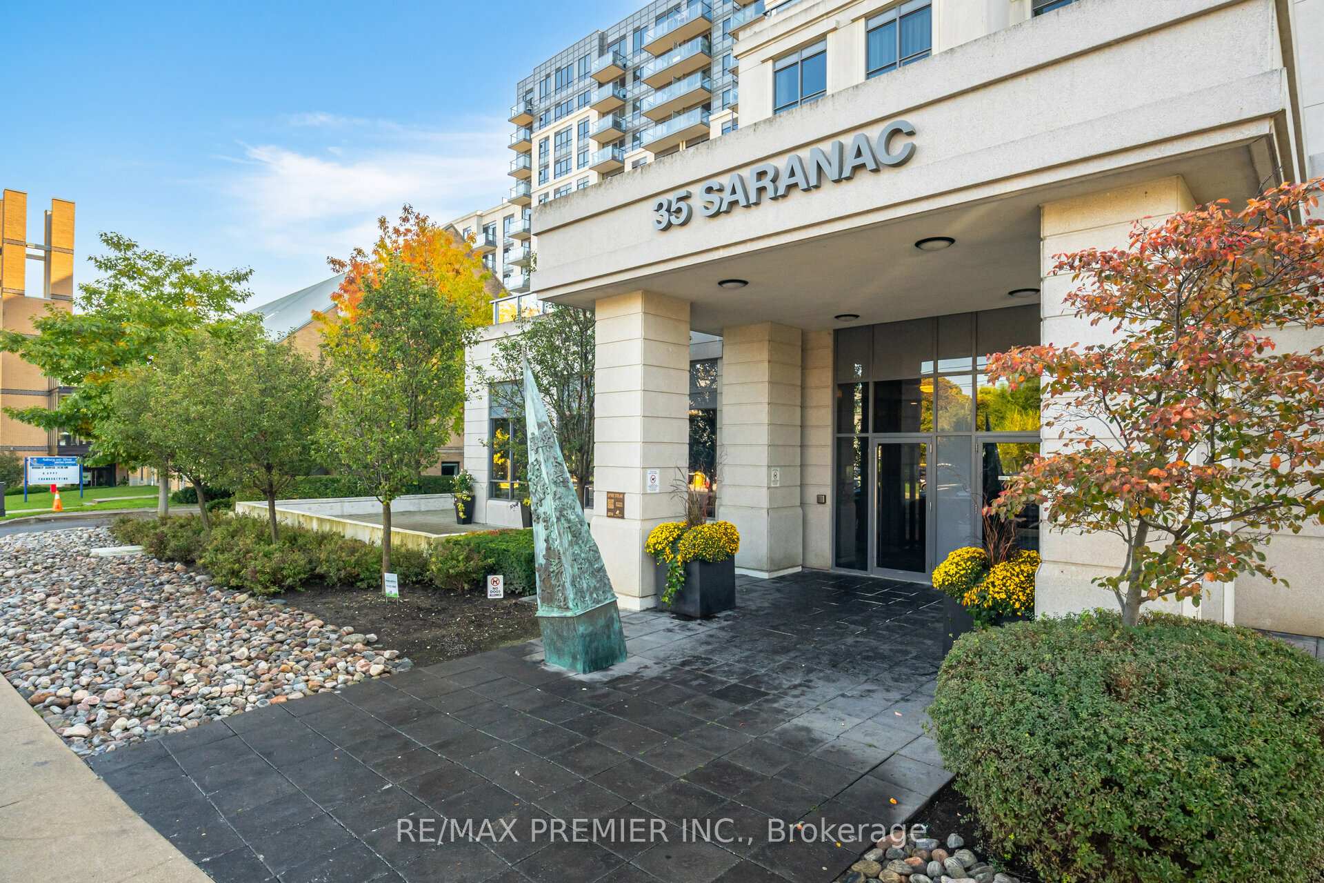 Photo 2 of Unit 329, 35 Saranac Boulevard, Toronto, Englemount-Lawrence — HOMEH