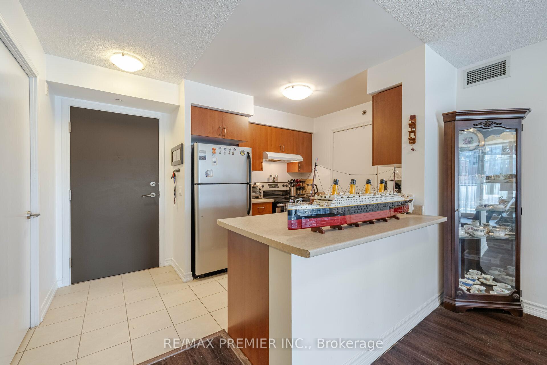 Photo 11 of Unit 329, 35 Saranac Boulevard, Toronto, Englemount-Lawrence — HOMEH