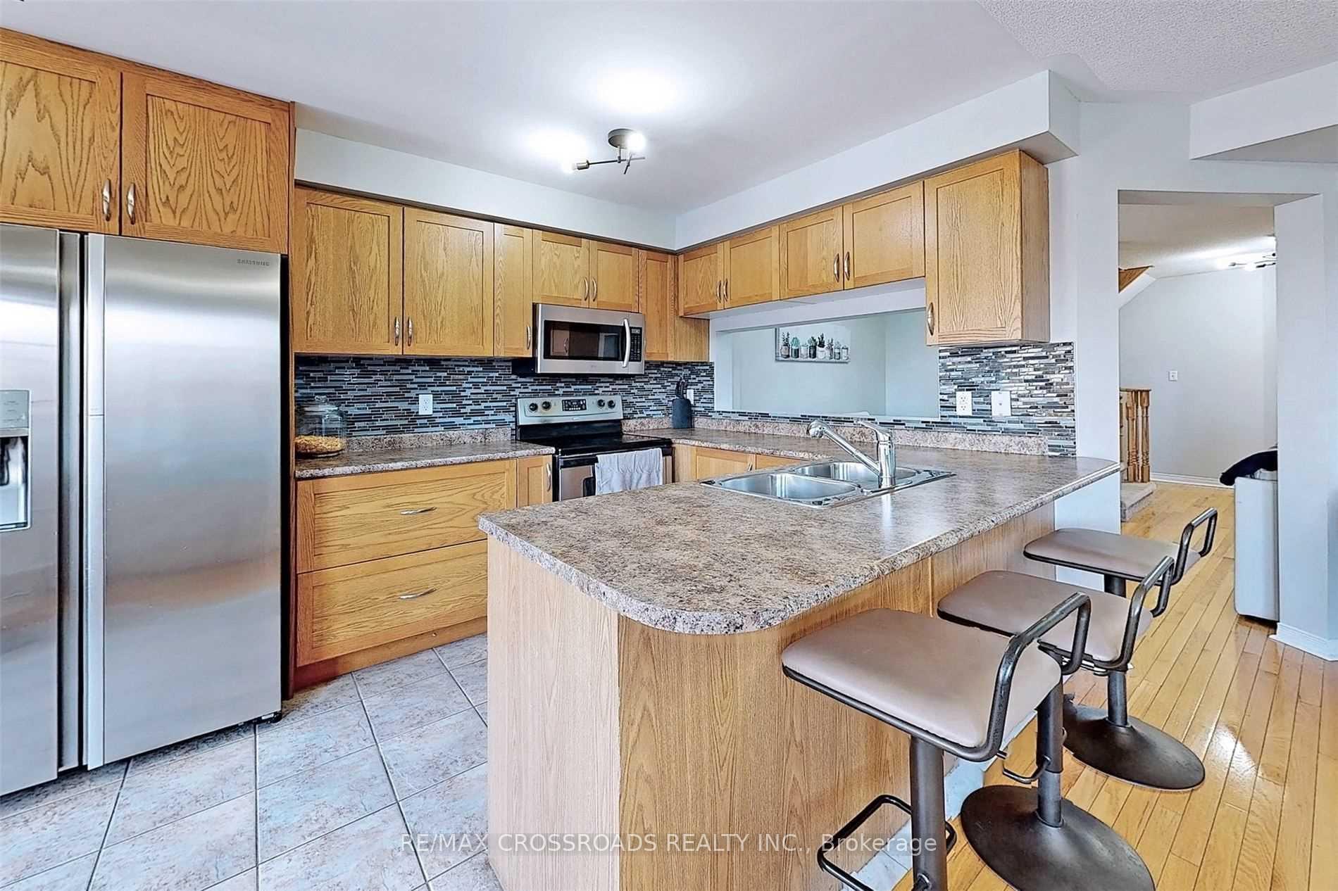 Photo 10 of 107 Angier Crescent, Ajax, South East — HOMEH