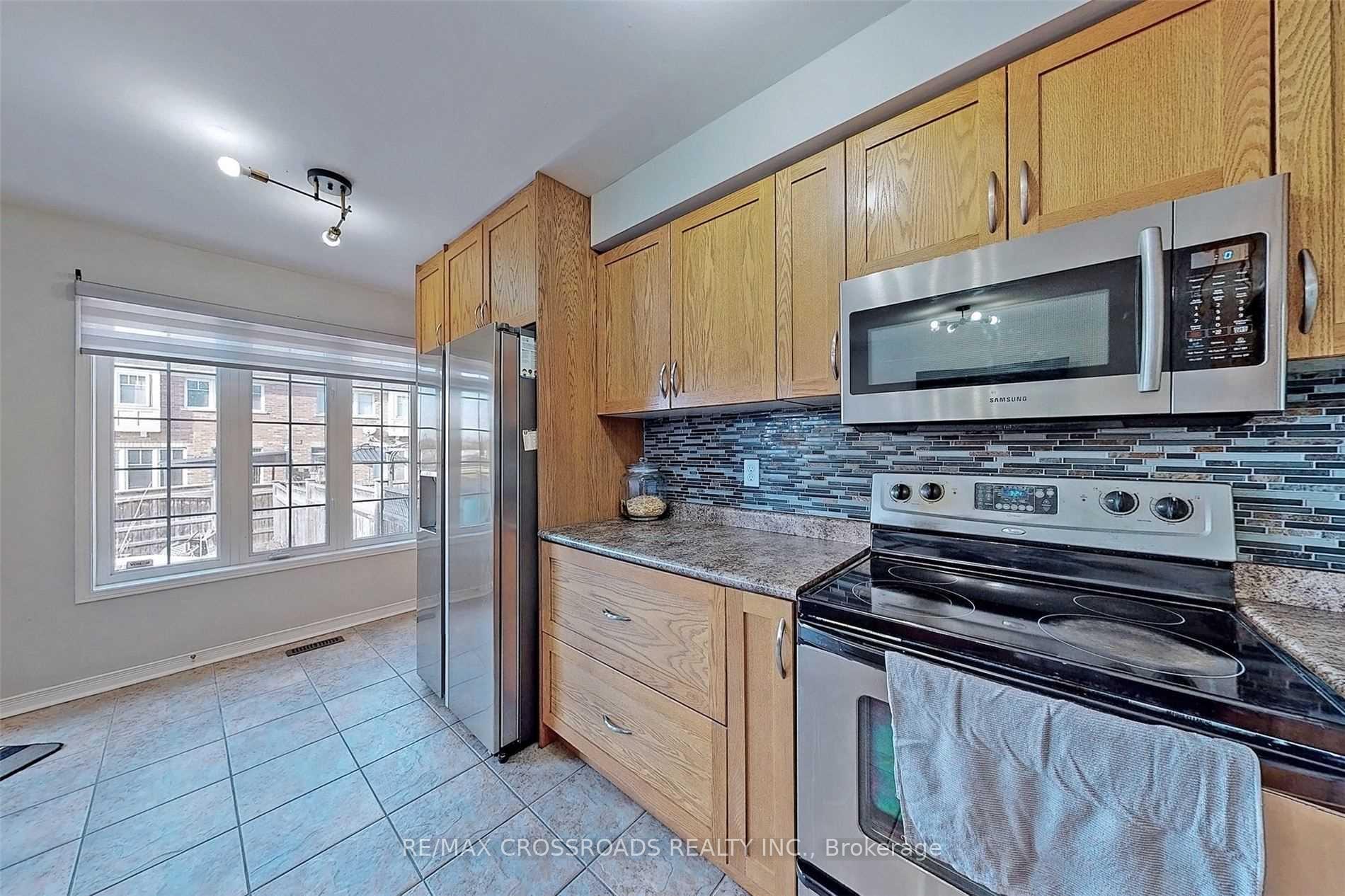 Photo 12 of 107 Angier Crescent, Ajax, South East — HOMEH