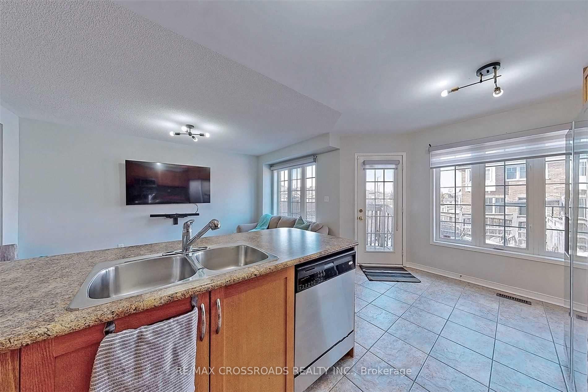 Photo 11 of 107 Angier Crescent, Ajax, South East — HOMEH