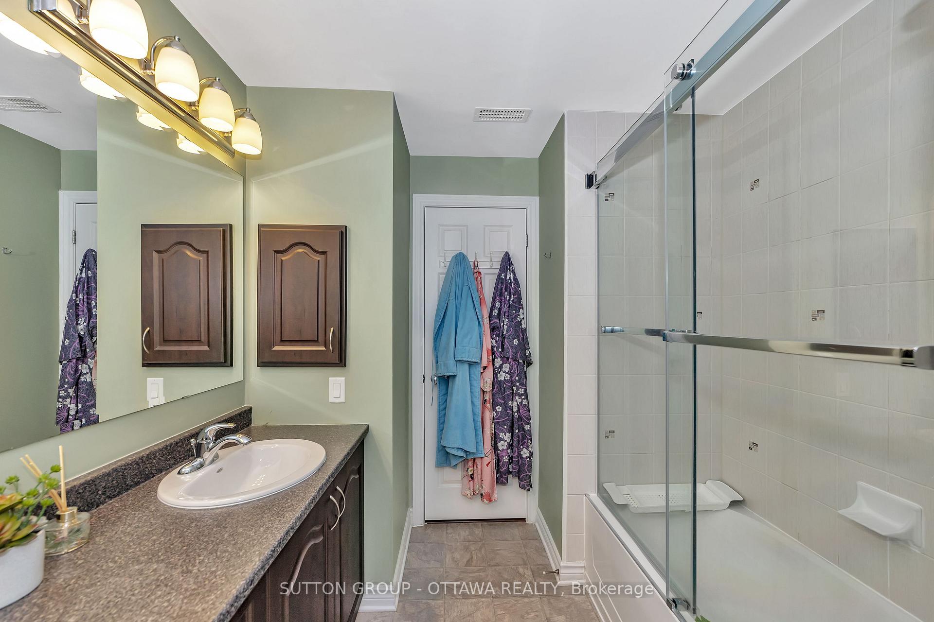 Photo 20 of Unit 8, 248 Paseo Private, Ottawa, Manordale — HOMEH