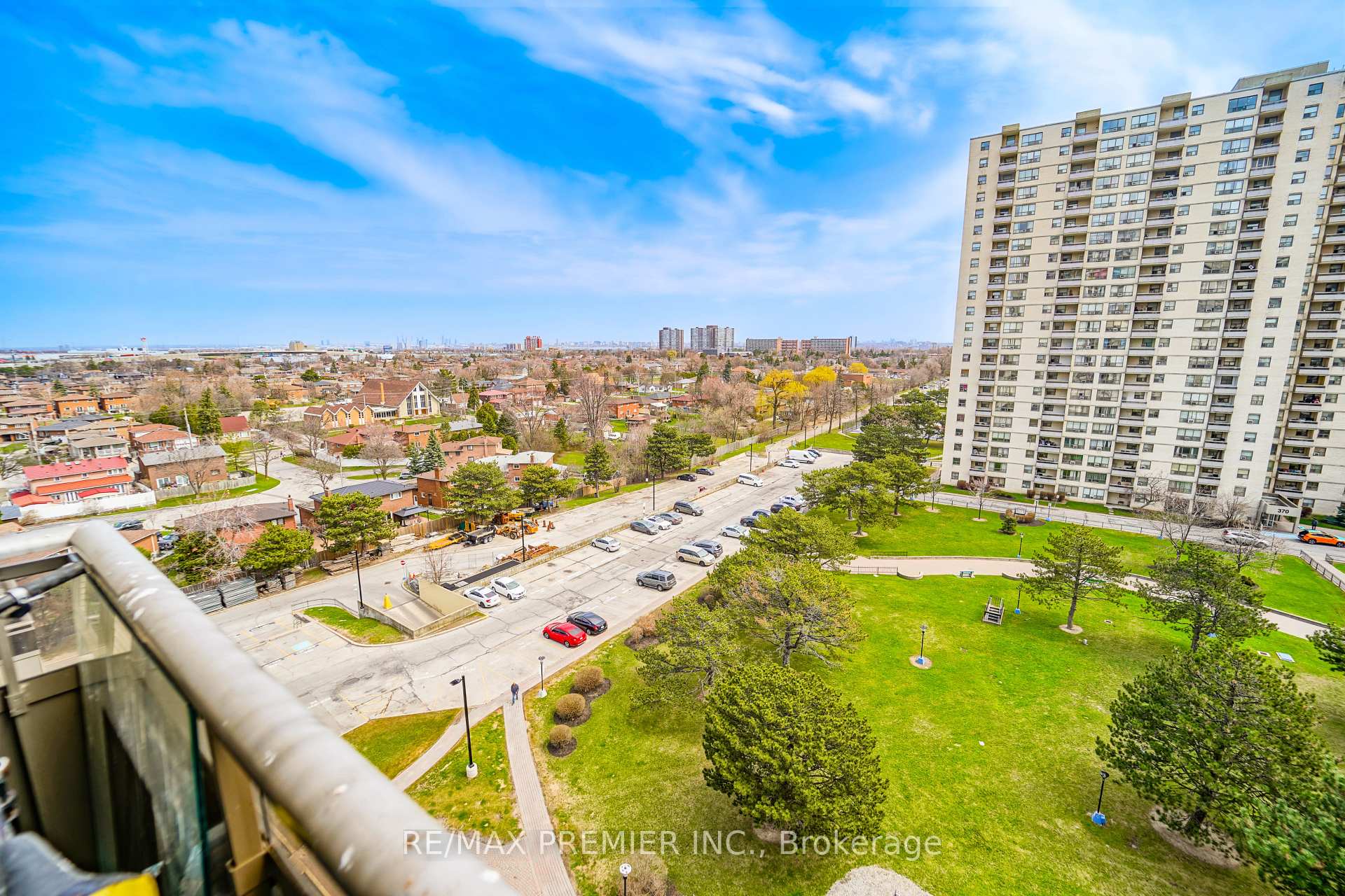 Photo 2 of Unit Unit # 1003, 390 Dixon Road, Etobicoke, Kingsview Village-The Westway — HOMEH