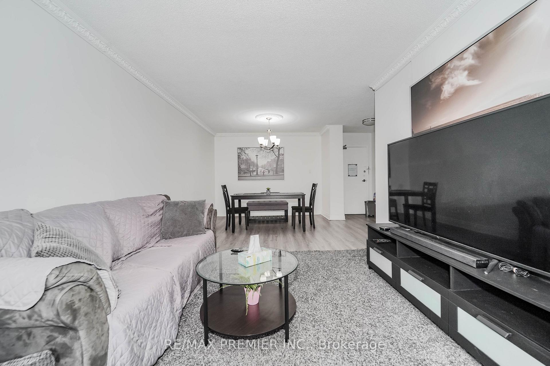 Photo 8 of Unit Unit # 1003, 390 Dixon Road, Etobicoke, Kingsview Village-The Westway — HOMEH