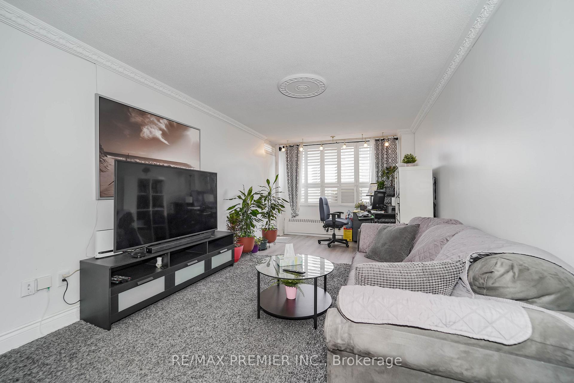 Photo 9 of Unit Unit # 1003, 390 Dixon Road, Etobicoke, Kingsview Village-The Westway — HOMEH