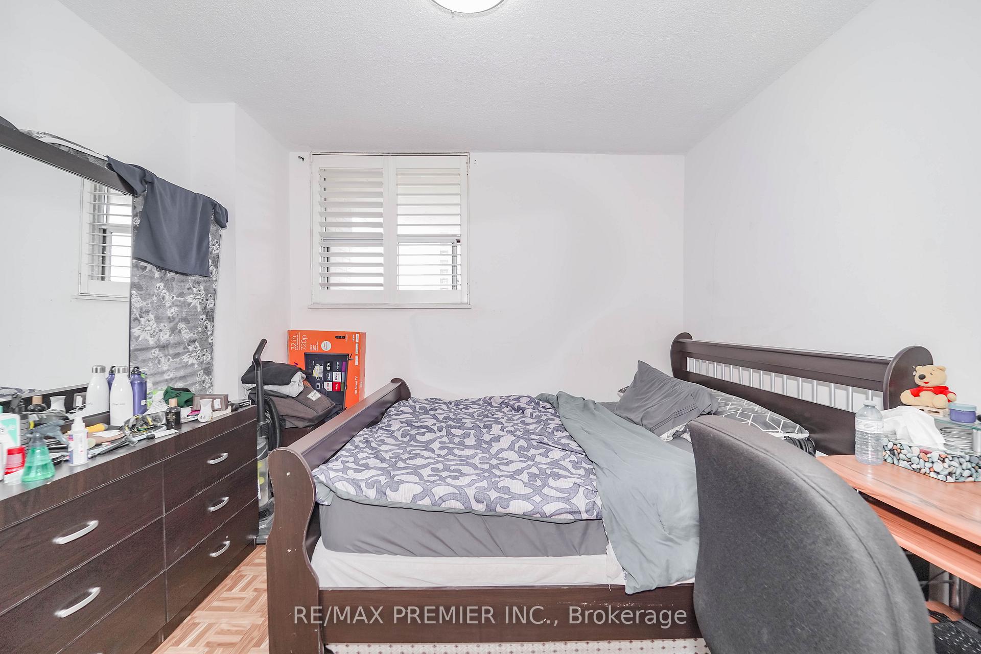 Photo 10 of Unit Unit # 1003, 390 Dixon Road, Etobicoke, Kingsview Village-The Westway — HOMEH