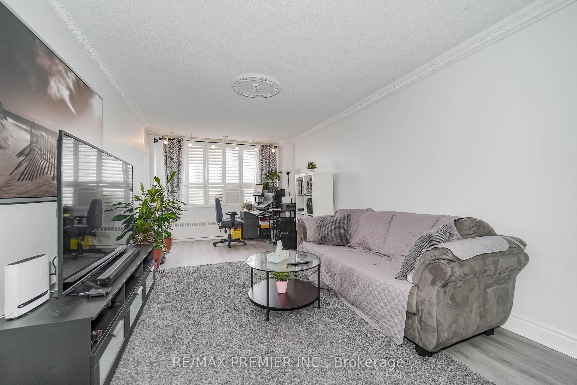 Photo 11 of Unit Unit # 1003, 390 Dixon Road, Etobicoke, Kingsview Village-The Westway — HOMEH