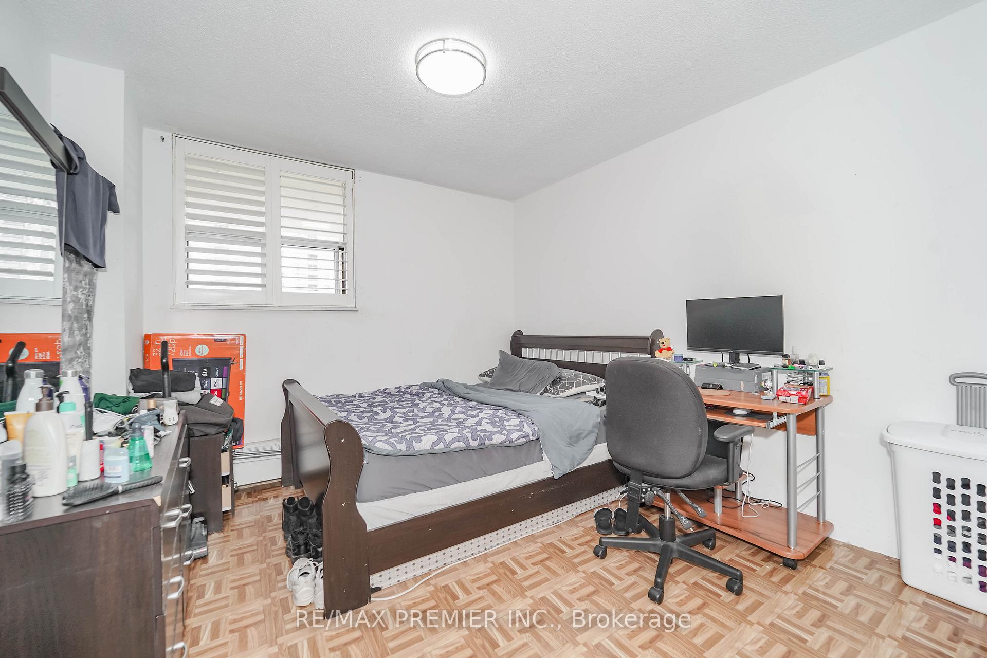 Photo 12 of Unit Unit # 1003, 390 Dixon Road, Etobicoke, Kingsview Village-The Westway — HOMEH
