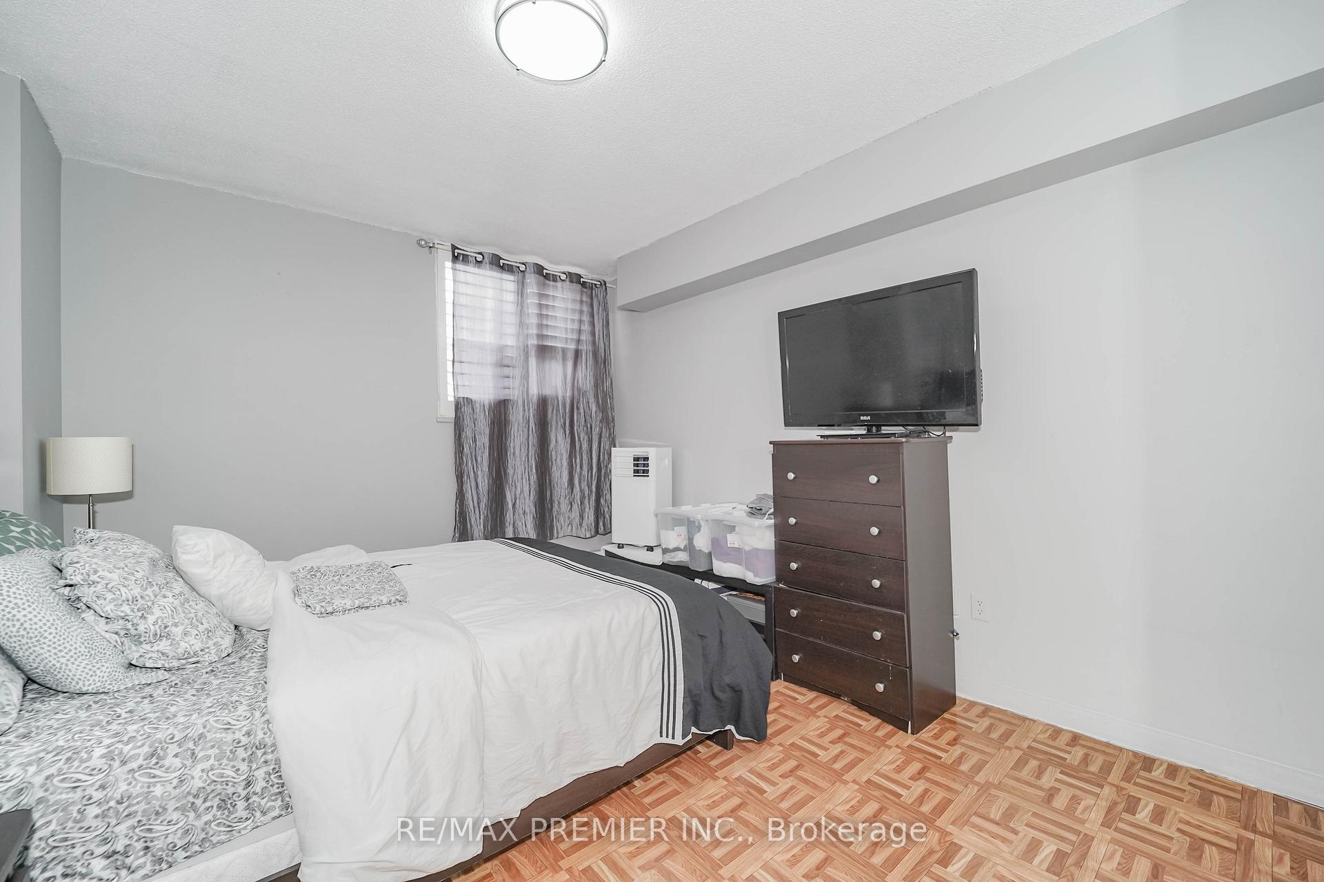 Photo 13 of Unit Unit # 1003, 390 Dixon Road, Etobicoke, Kingsview Village-The Westway — HOMEH