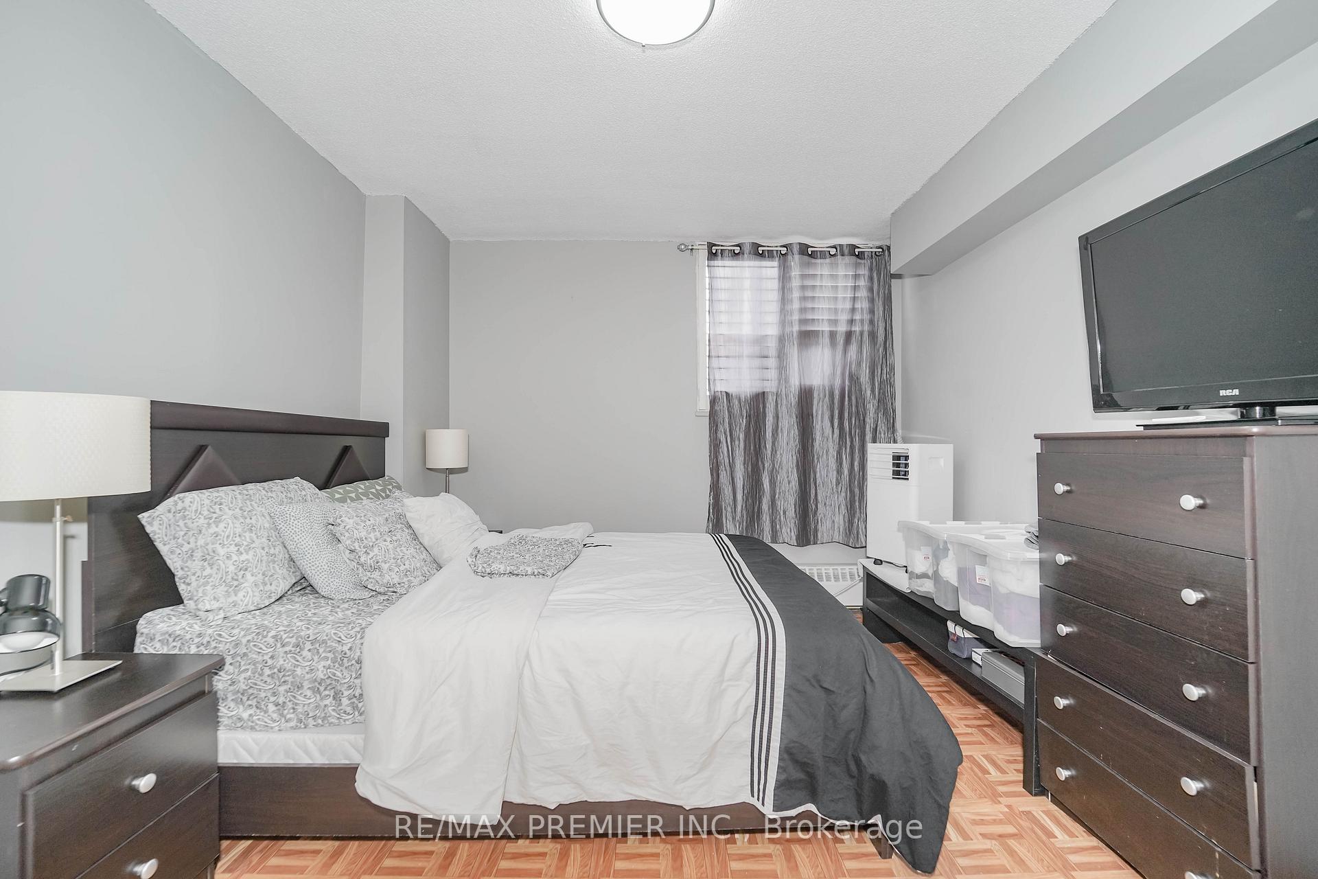 Photo 14 of Unit Unit # 1003, 390 Dixon Road, Etobicoke, Kingsview Village-The Westway — HOMEH