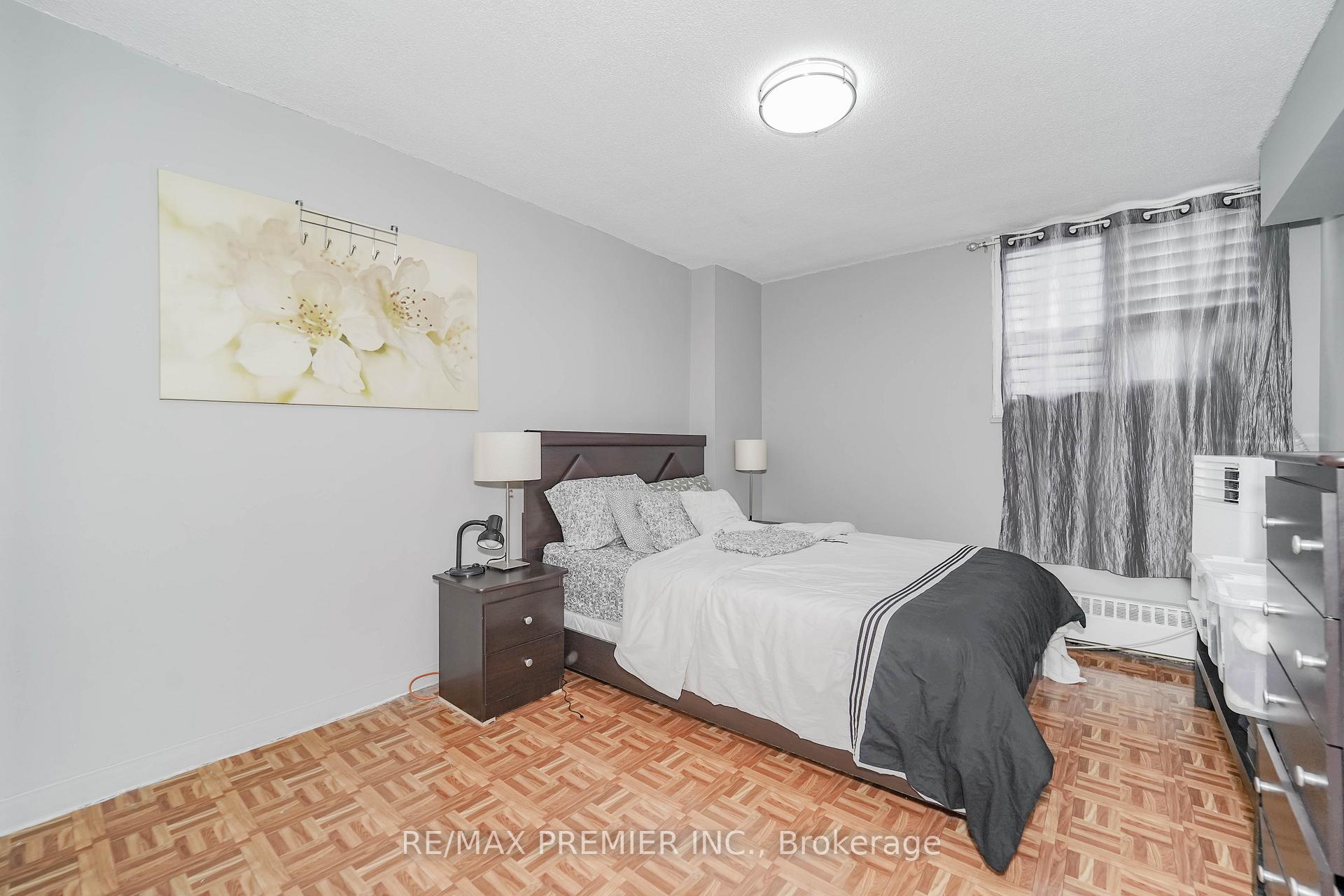 Photo 15 of Unit Unit # 1003, 390 Dixon Road, Etobicoke, Kingsview Village-The Westway — HOMEH