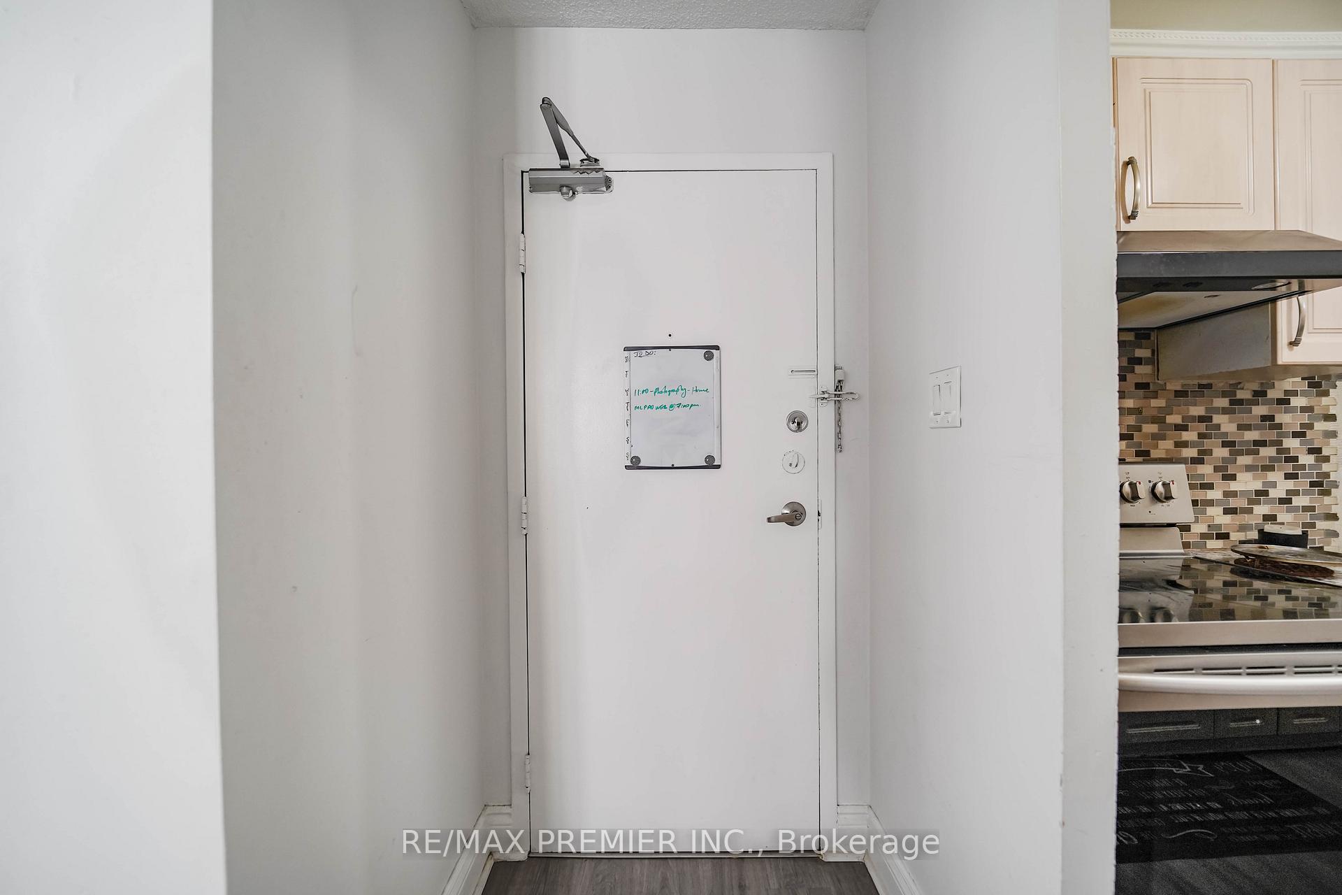 Photo 21 of Unit Unit # 1003, 390 Dixon Road, Etobicoke, Kingsview Village-The Westway — HOMEH