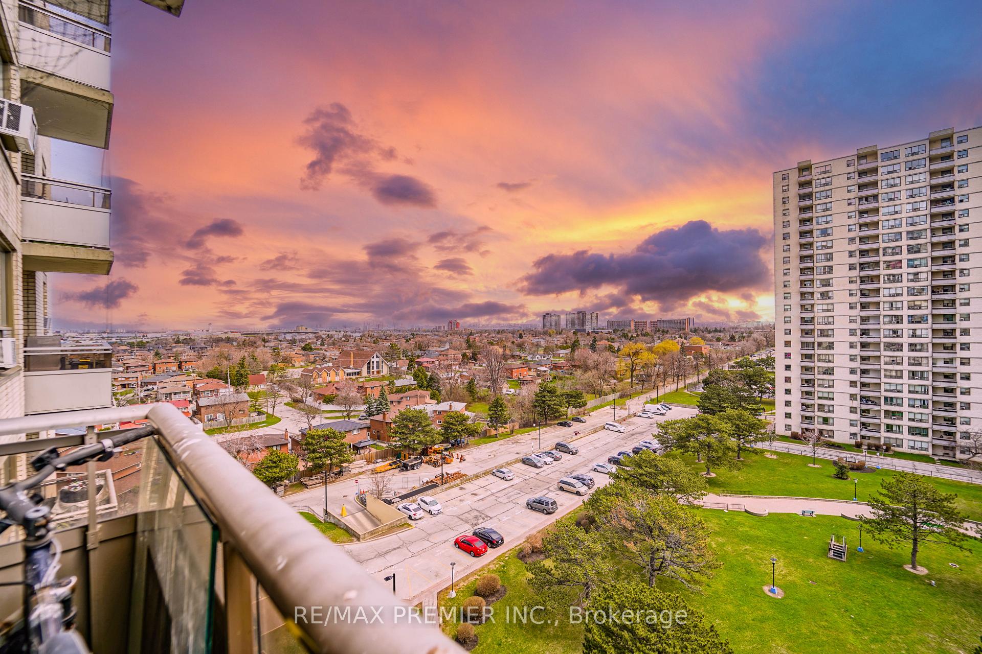 Photo 32 of Unit Unit # 1003, 390 Dixon Road, Etobicoke, Kingsview Village-The Westway — HOMEH