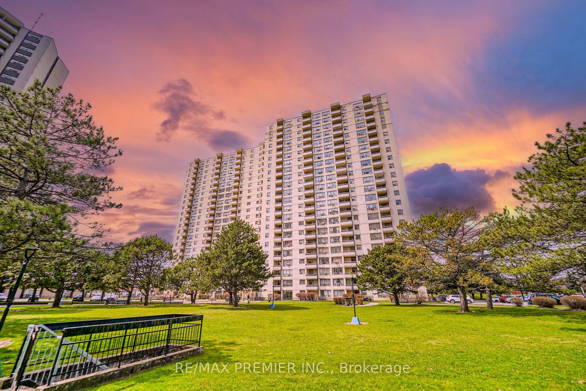 Photo 33 of Unit Unit # 1003, 390 Dixon Road, Etobicoke, Kingsview Village-The Westway — HOMEH