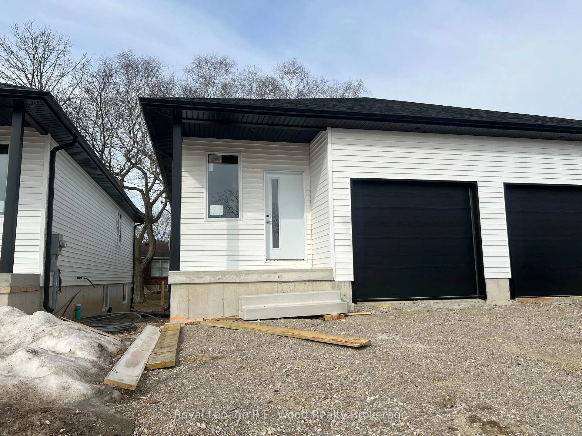 Photo of 335 John Street S