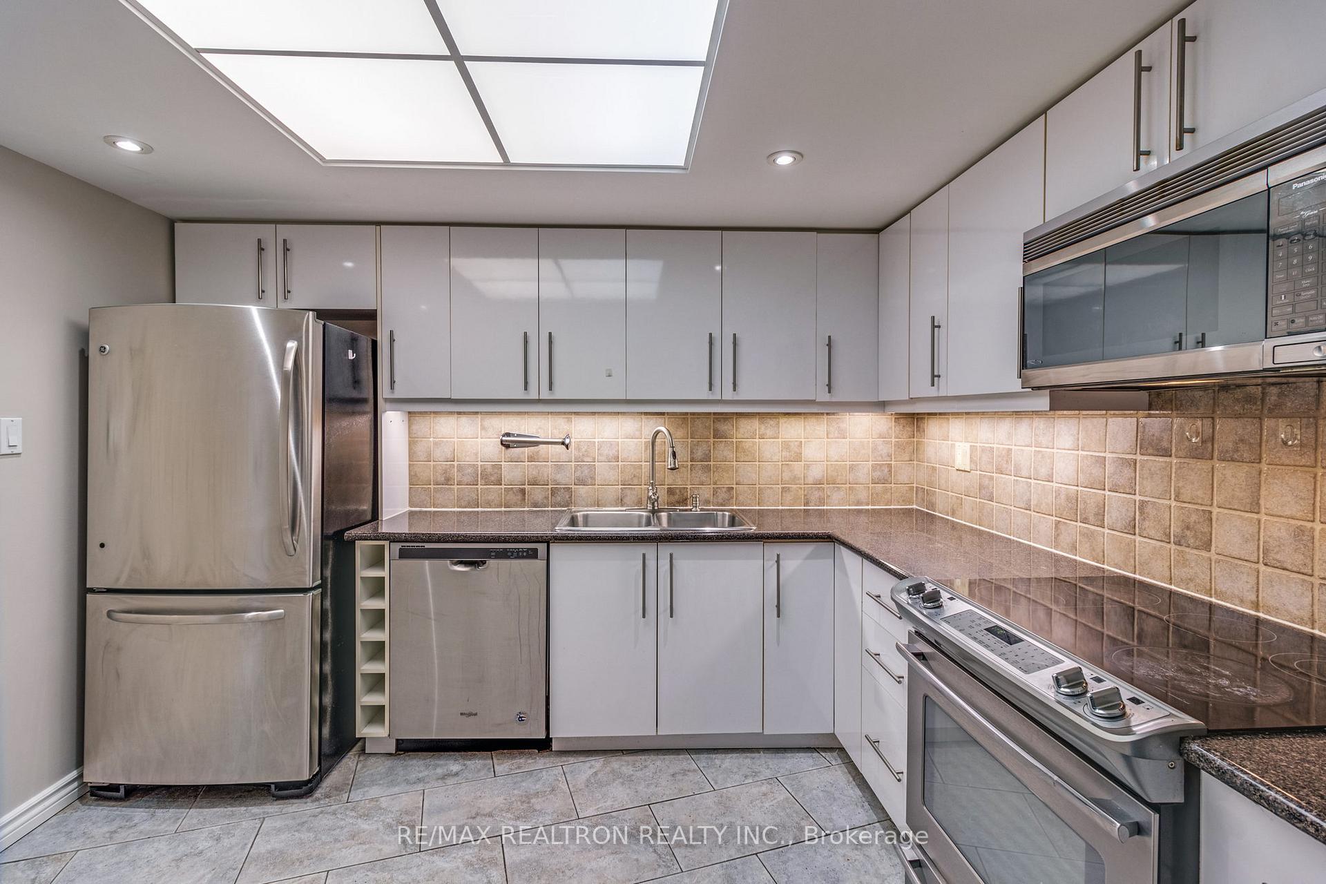 Photo 4 of Unit Ph17, 7601 Bathurst Street, Vaughan, Crestwood-Springfarm-Yorkhill — HOMEH