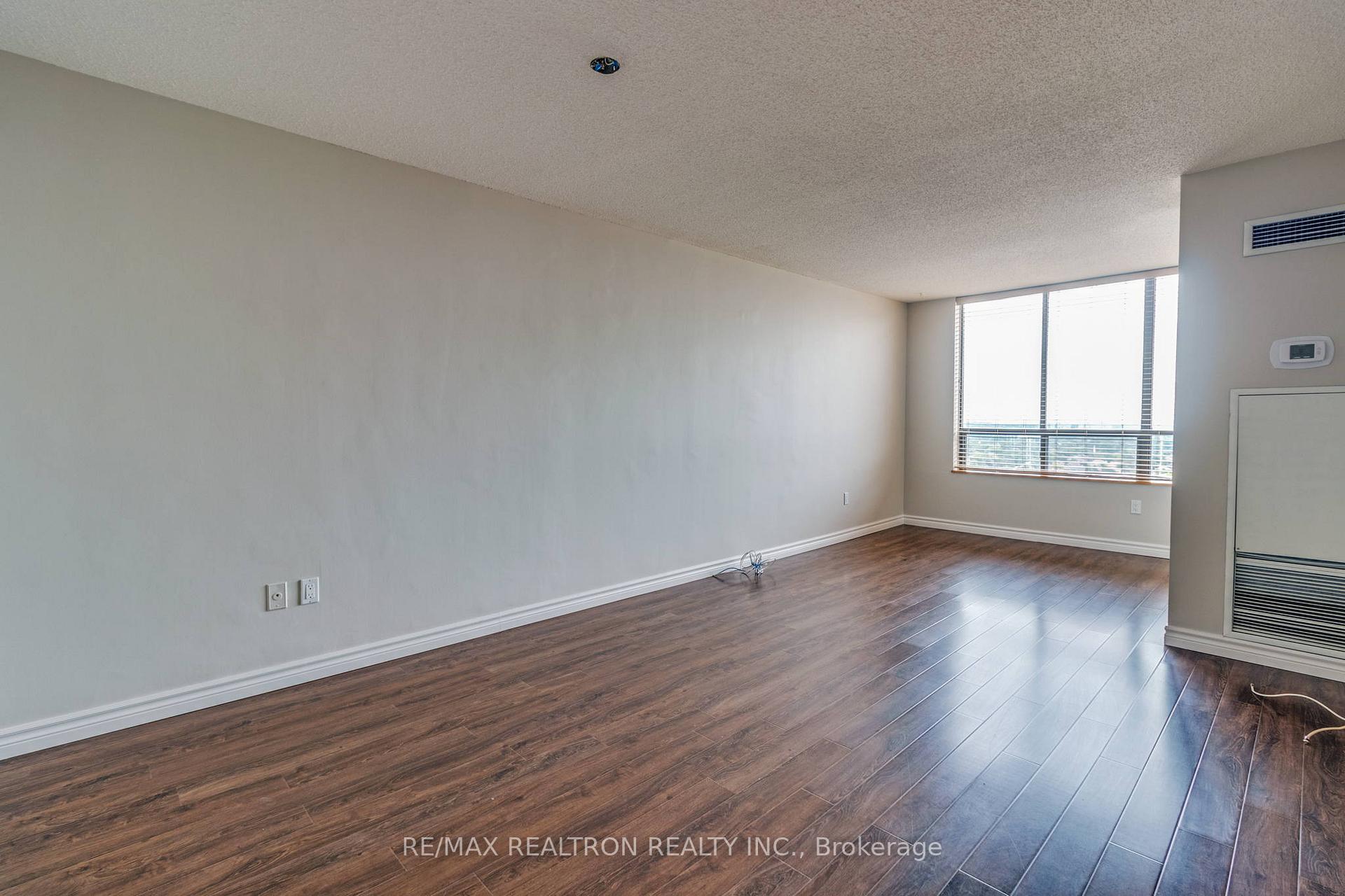 Photo 5 of Unit Ph17, 7601 Bathurst Street, Vaughan, Crestwood-Springfarm-Yorkhill — HOMEH