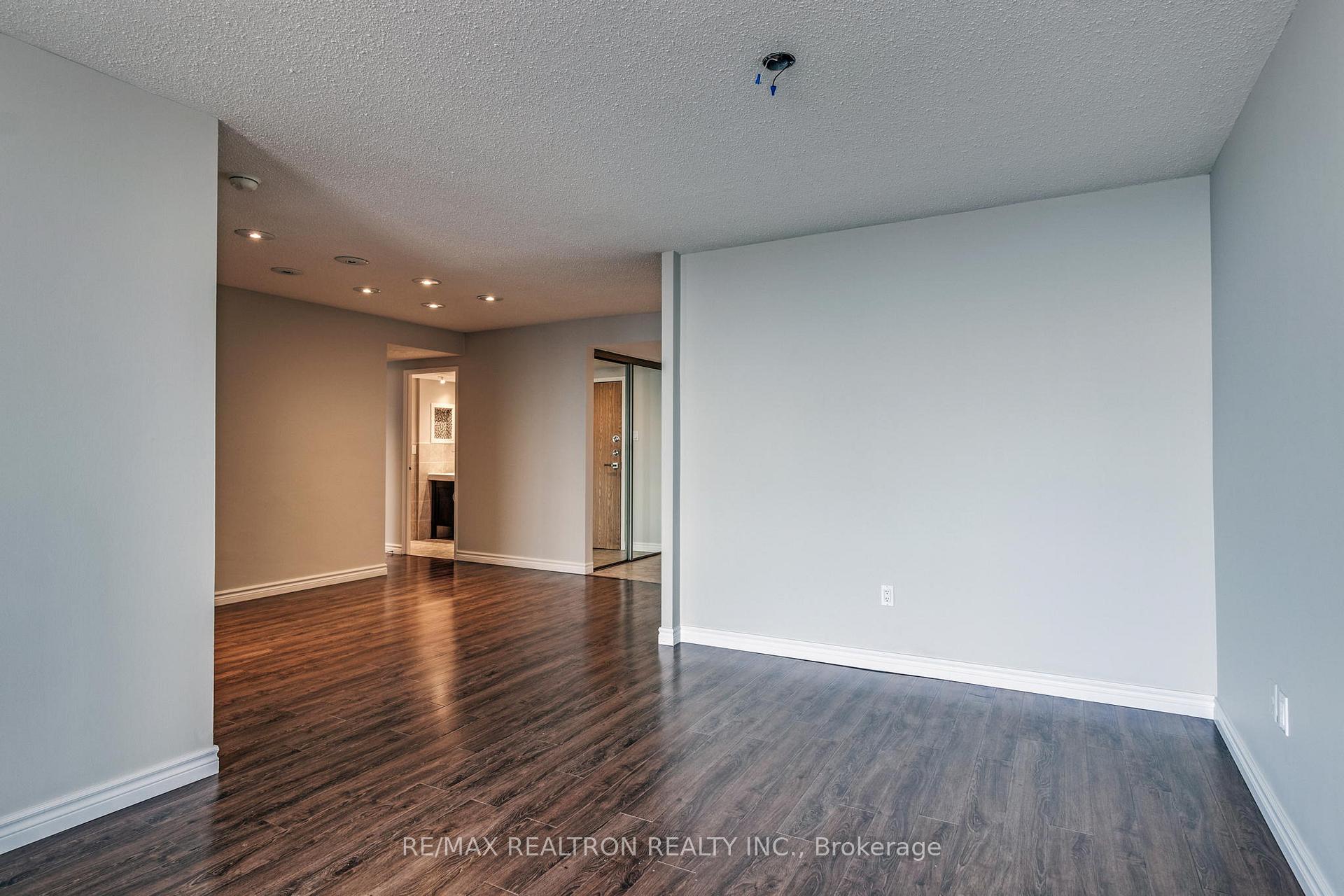 Photo 6 of Unit Ph17, 7601 Bathurst Street, Vaughan, Crestwood-Springfarm-Yorkhill — HOMEH
