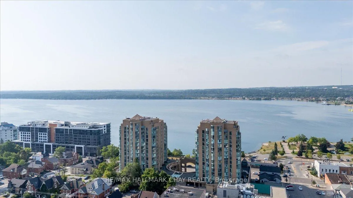 Front of Unit 304, 150 Dunlop Street E