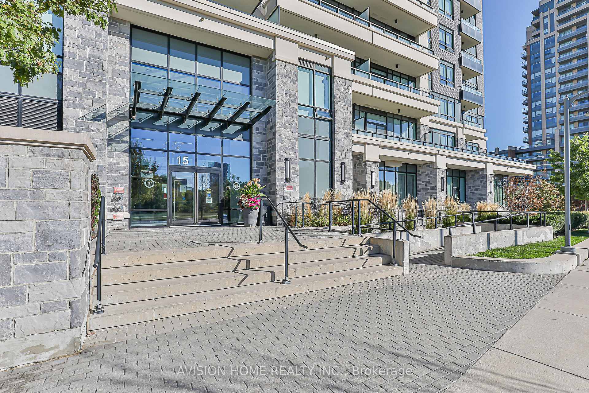 Photo 2 of Unit 818, 15 Water Walk Drive, Markham, Unionville — HOMEH