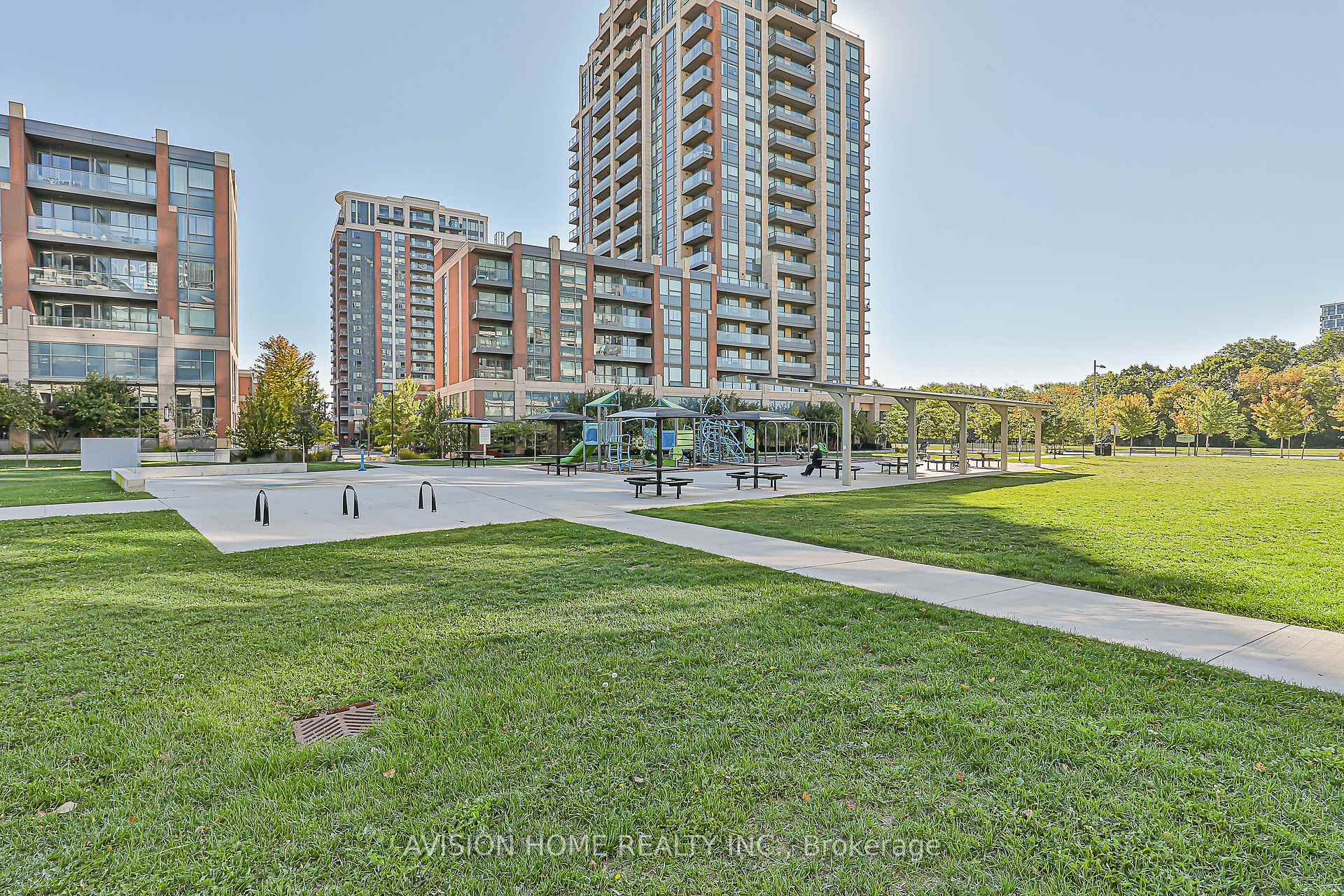 Photo 3 of Unit 818, 15 Water Walk Drive, Markham, Unionville — HOMEH