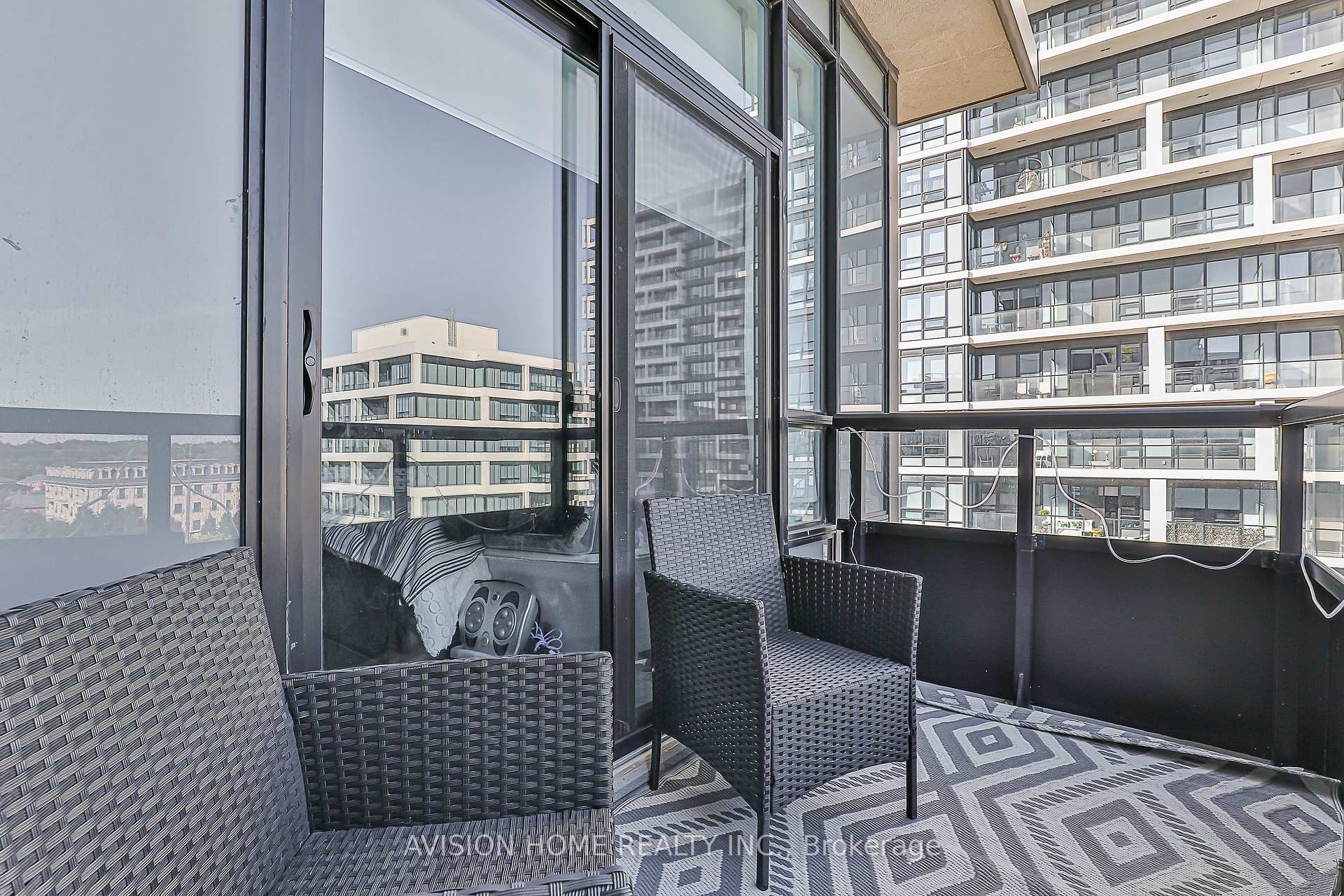 Photo 20 of Unit 818, 15 Water Walk Drive, Markham, Unionville — HOMEH