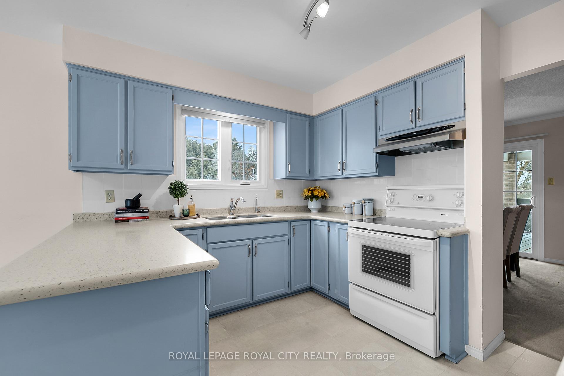 Photo 5 of Unit 1, 96 Woodlawn Road E, Guelph, Victoria North — HOMEH