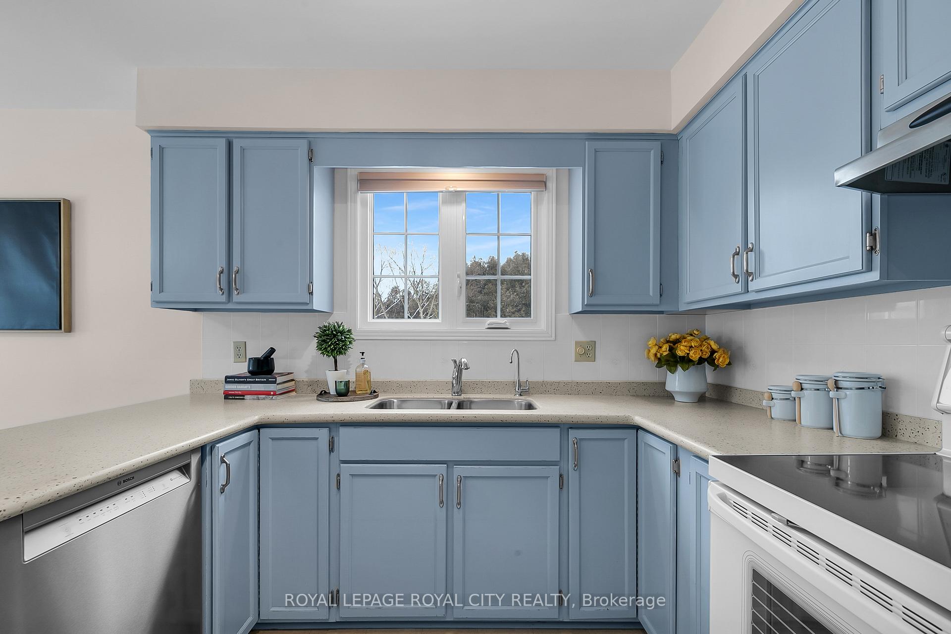 Photo 7 of Unit 1, 96 Woodlawn Road E, Guelph, Victoria North — HOMEH