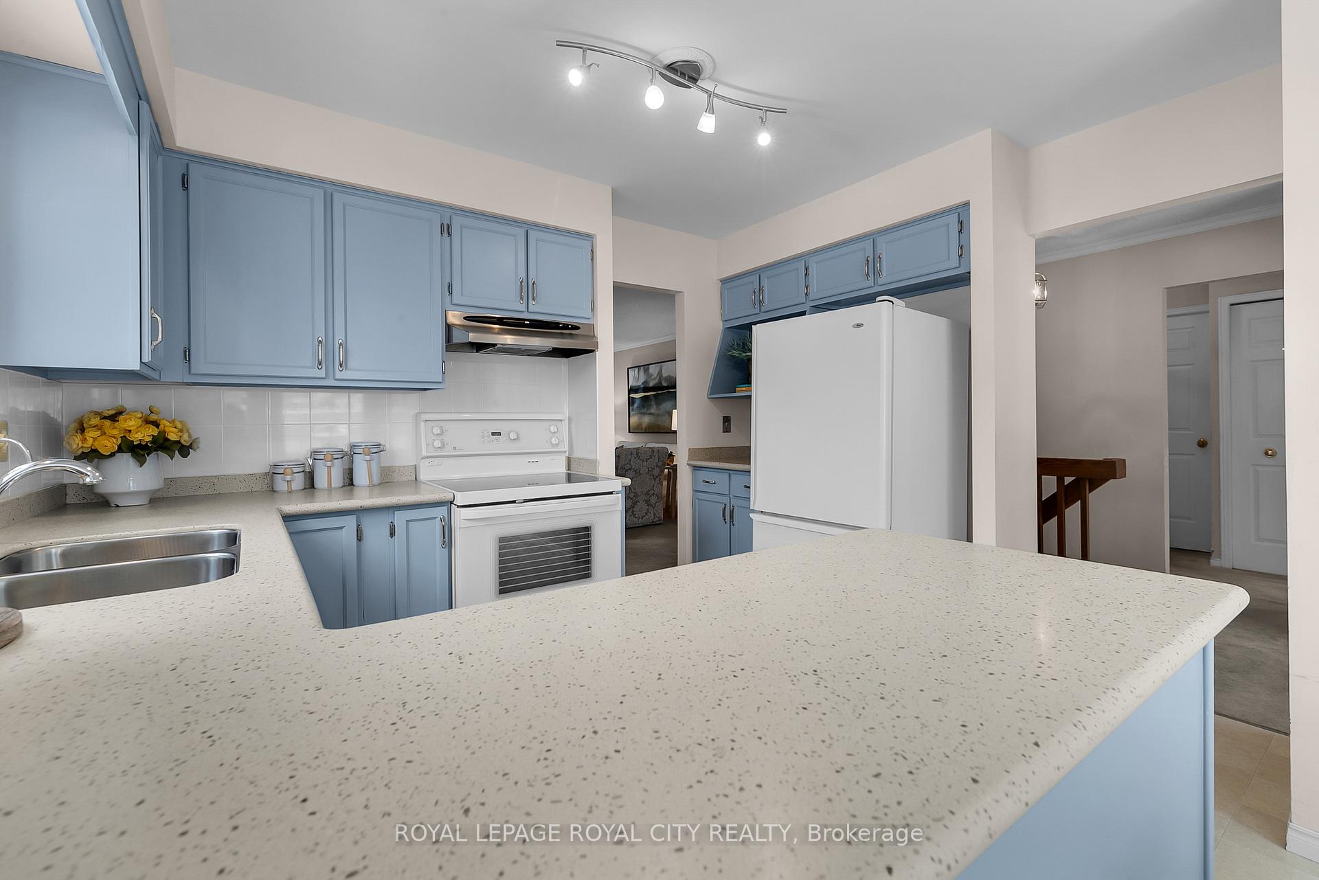 Photo 10 of Unit 1, 96 Woodlawn Road E, Guelph, Victoria North — HOMEH