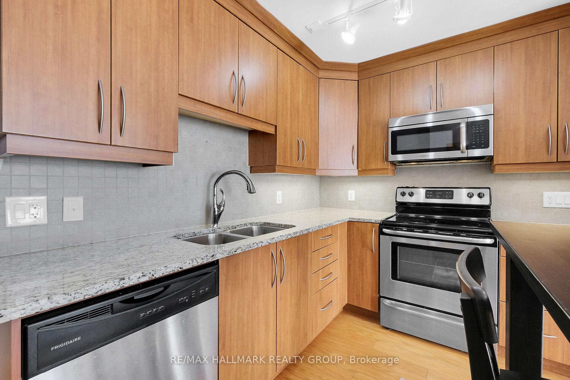 Photo 12 of Unit 208, 310 Centrum Boulevard, Ottawa, Bilberry Creek/Queenswood Heights — HOMEH