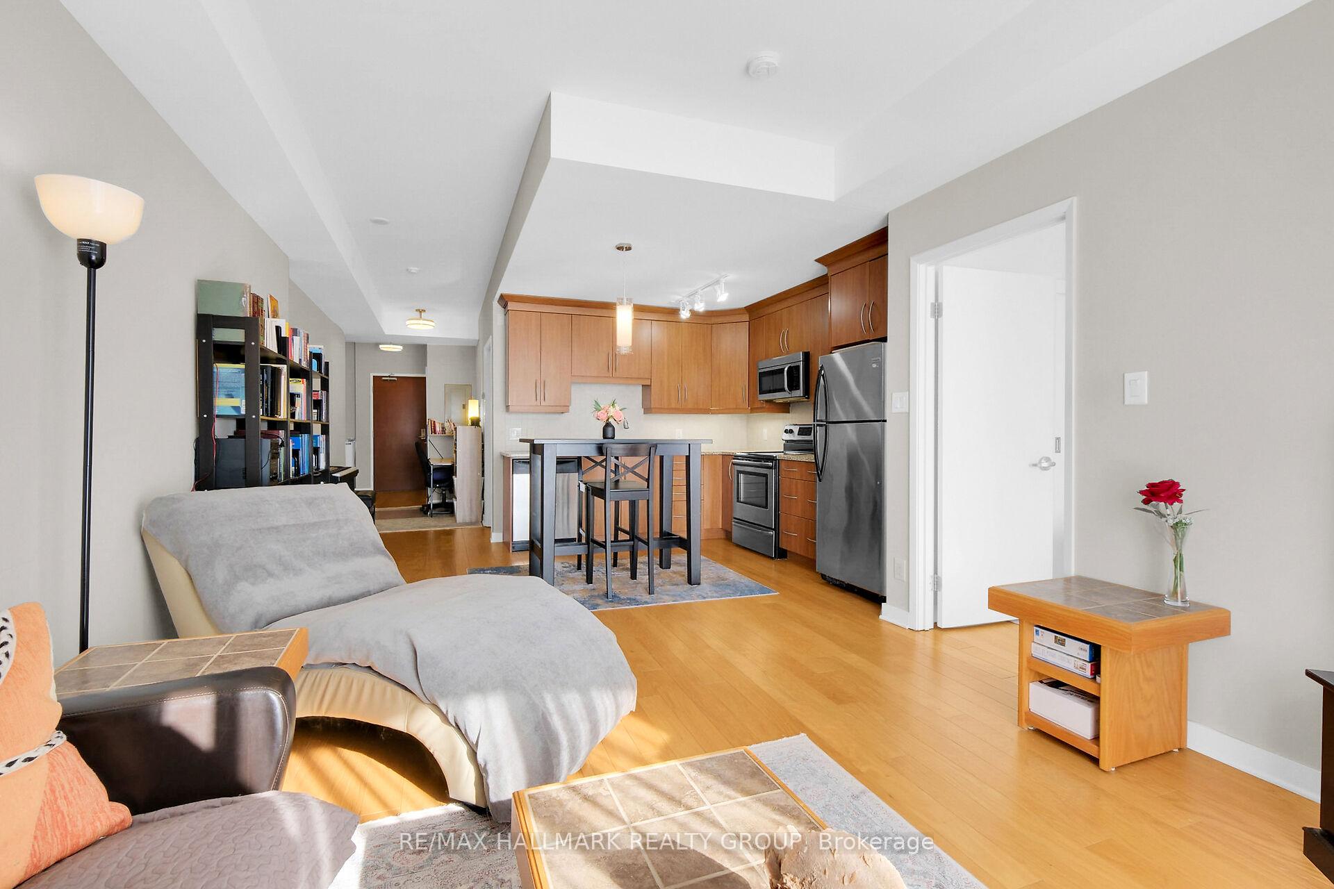 Photo 14 of Unit 208, 310 Centrum Boulevard, Ottawa, Bilberry Creek/Queenswood Heights — HOMEH