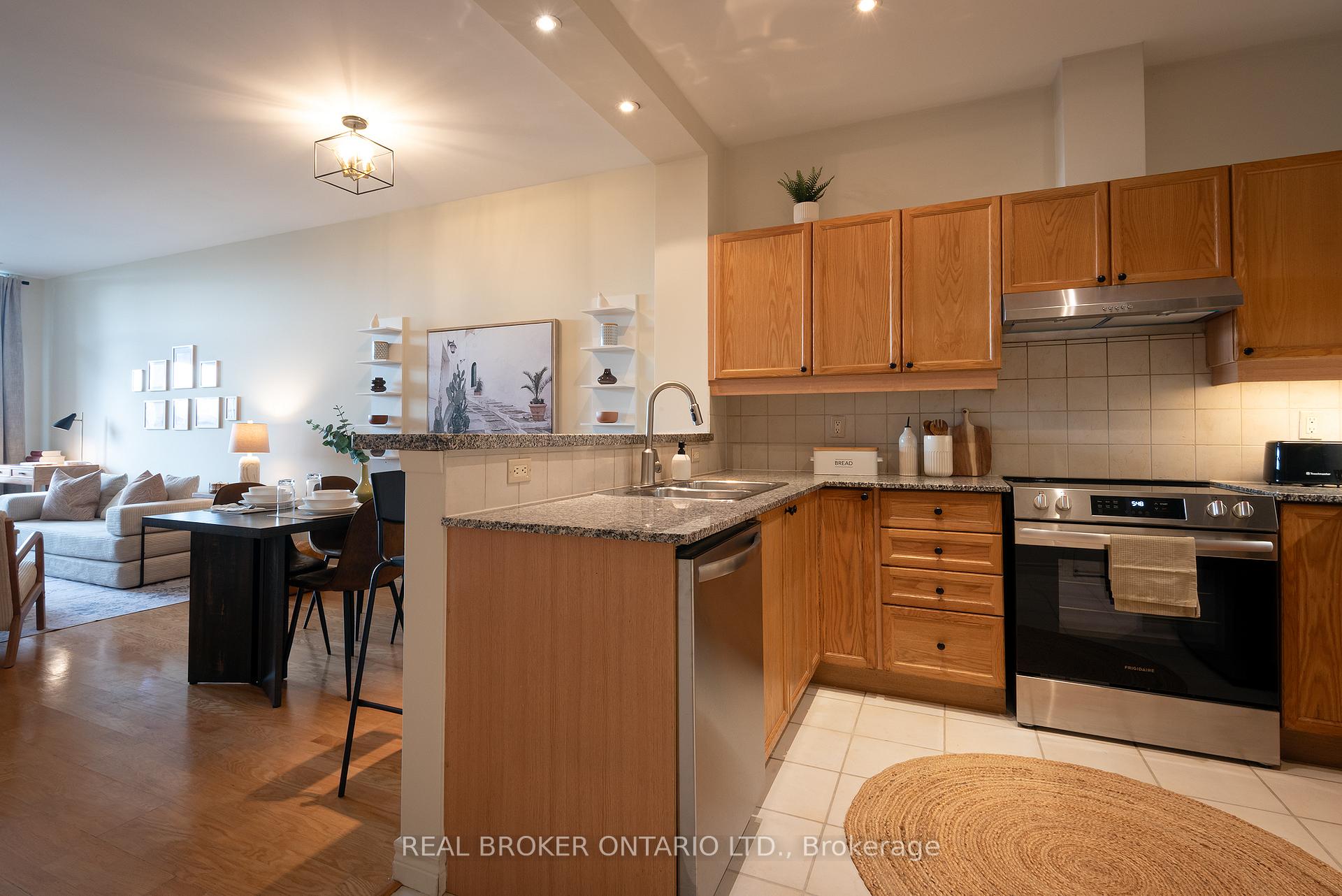 Photo 10 of Unit 404, 1 Leaside Park Drive, Toronto, Thorncliffe Park — HOMEH
