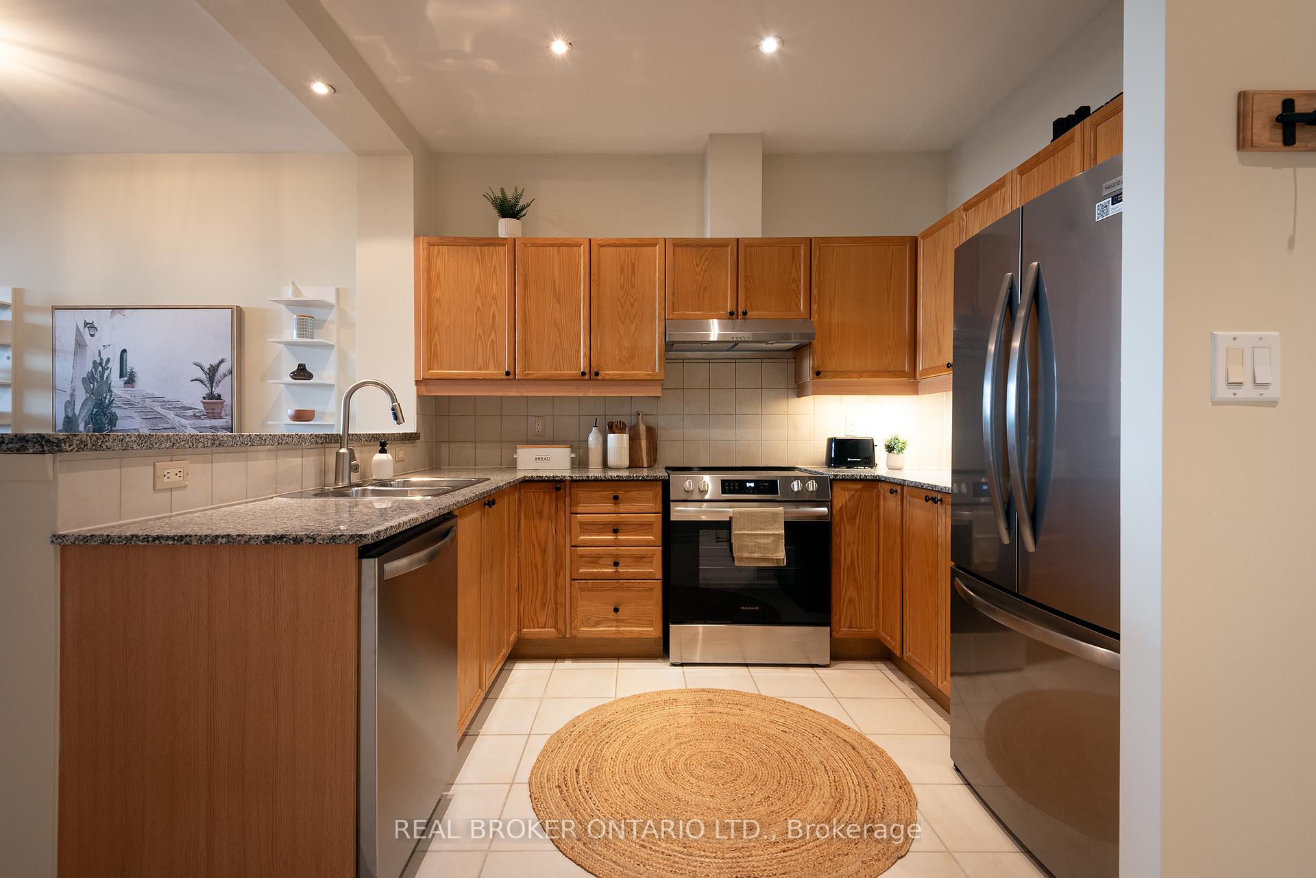 Photo 11 of Unit 404, 1 Leaside Park Drive, Toronto, Thorncliffe Park — HOMEH